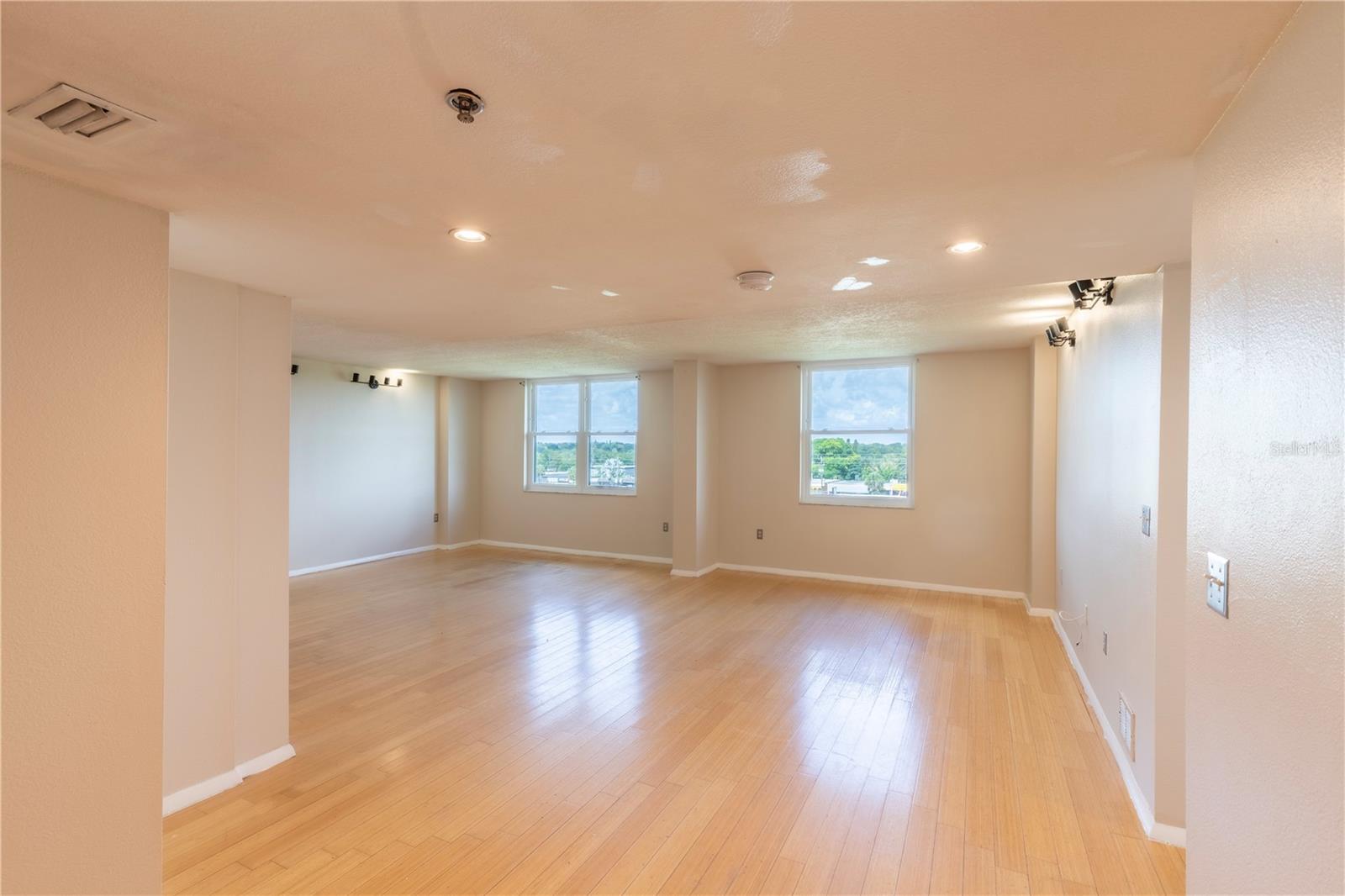LAKESIDE CROSSING CONDO - Residential