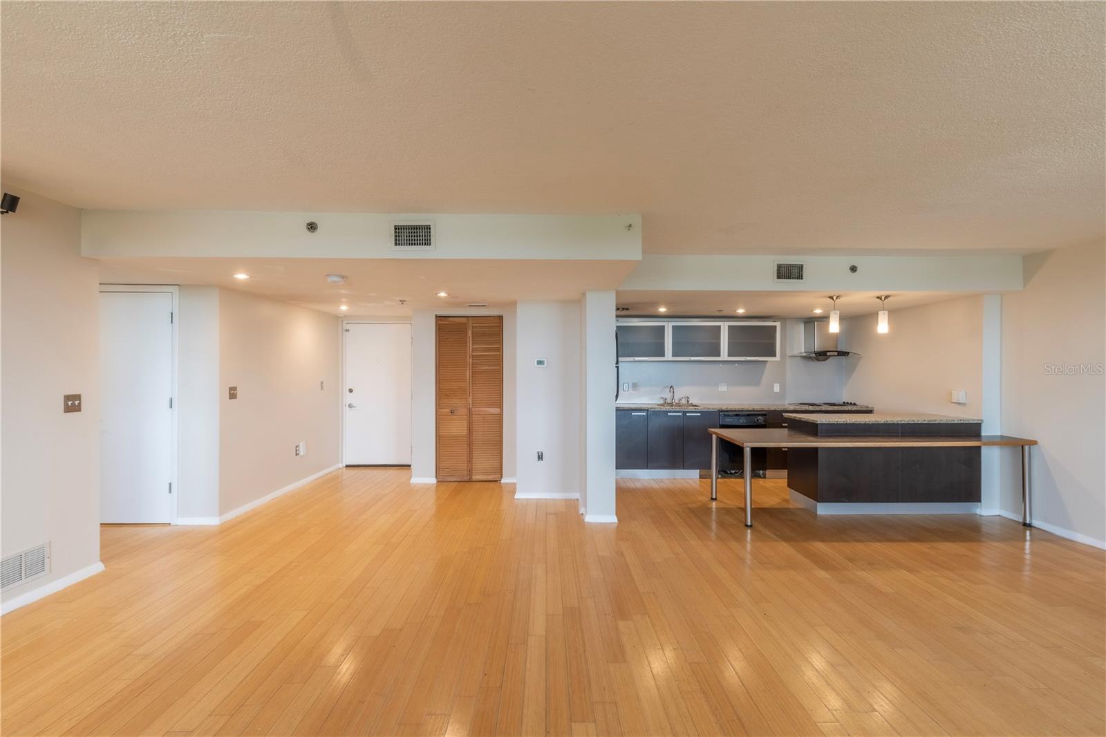 LAKESIDE CROSSING CONDO - Residential