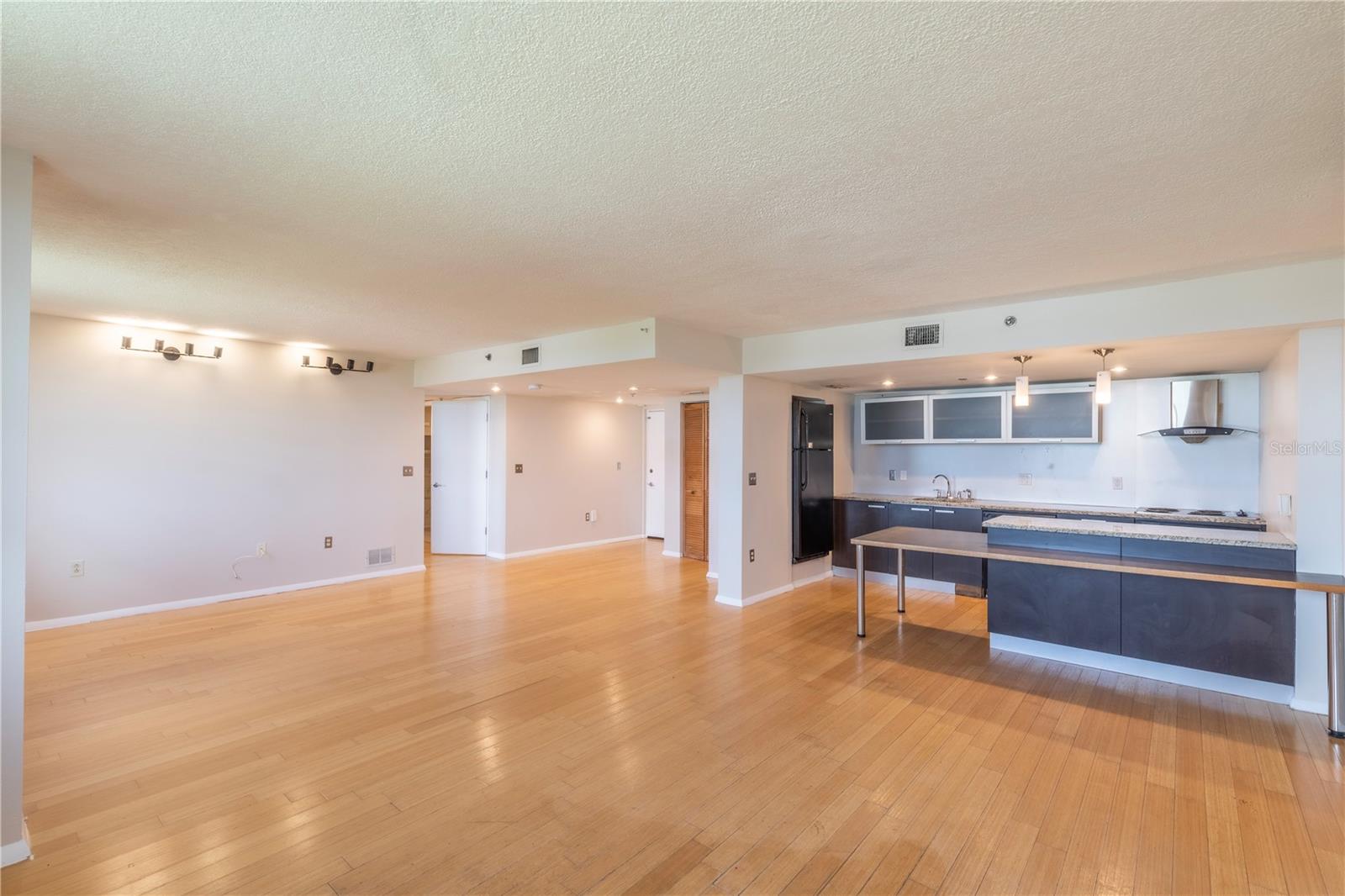 LAKESIDE CROSSING CONDO - Residential