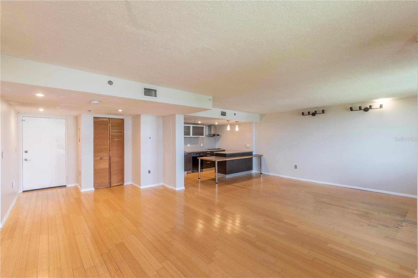 LAKESIDE CROSSING CONDO - Residential