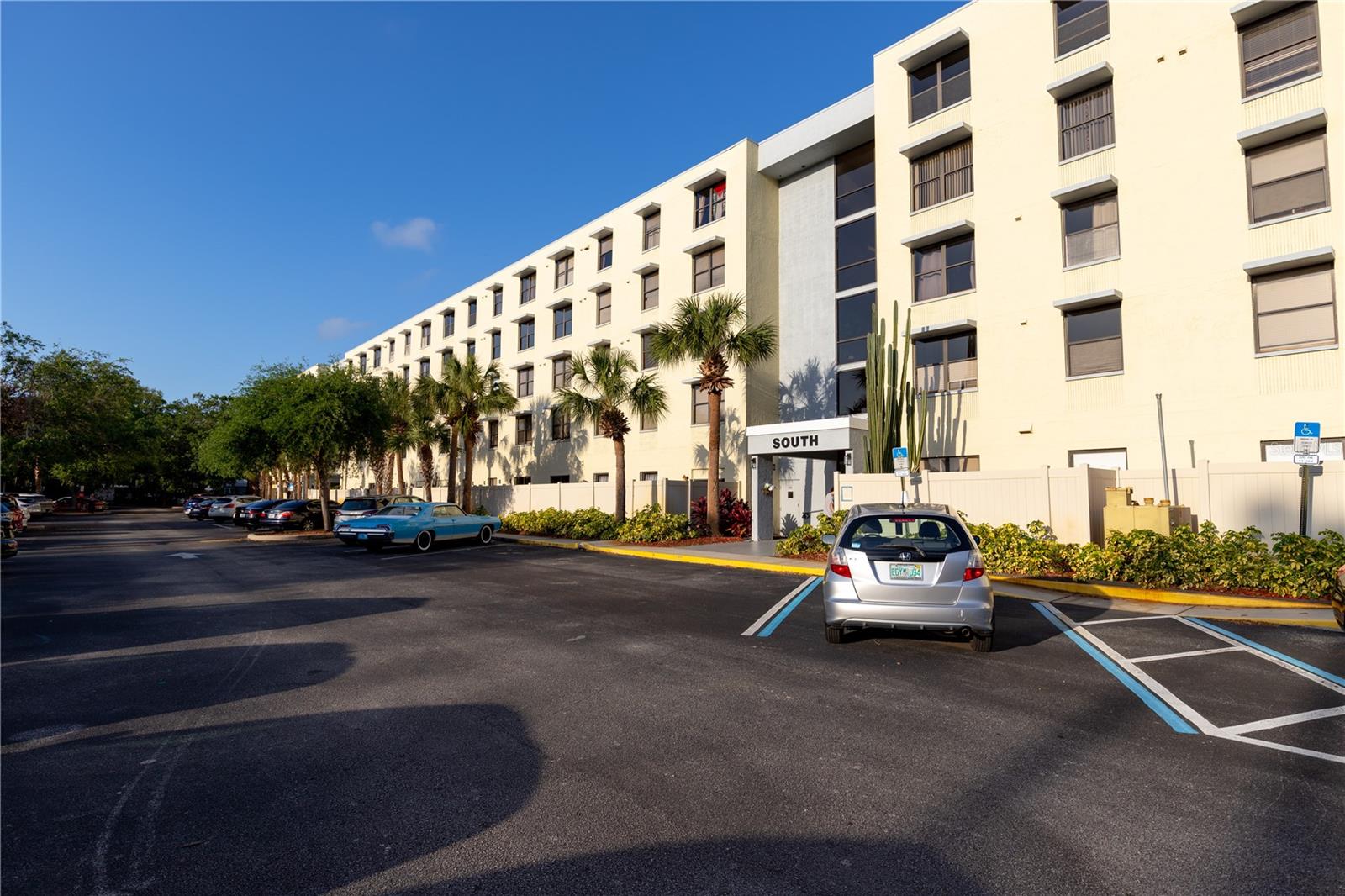 Welcome to this spacious top-floor 2-bedroom, 2-bath condominium offering 1,206 square feet of comfortable living space in the heart of Clearwater. This well-designed residence features an oversized living area with plenty of room for both living and dining, creating a versatile and inviting space for everyday living and entertaining.
The kitchen offers ample cabinet and counter space and opens to the main living area. The primary suite features a walk-in closet and private en-suite bath, while the second bedroom and full guest bath provide comfortable accommodations for family and guests. A dedicated laundry room adds convenience and additional storage.
Residents enjoy access to the community swimming pool and a convenient location close to shopping, dining, Downtown Clearwater, major roadways, and the world-famous Gulf beaches.
Whether you're looking for a primary residence, seasonal retreat, or investment opportunity, this top-floor condo offers exceptional value at an affordable price.