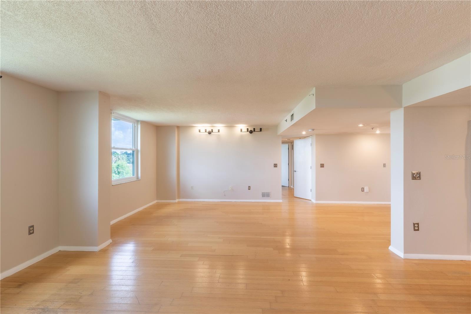 LAKESIDE CROSSING CONDO - Residential