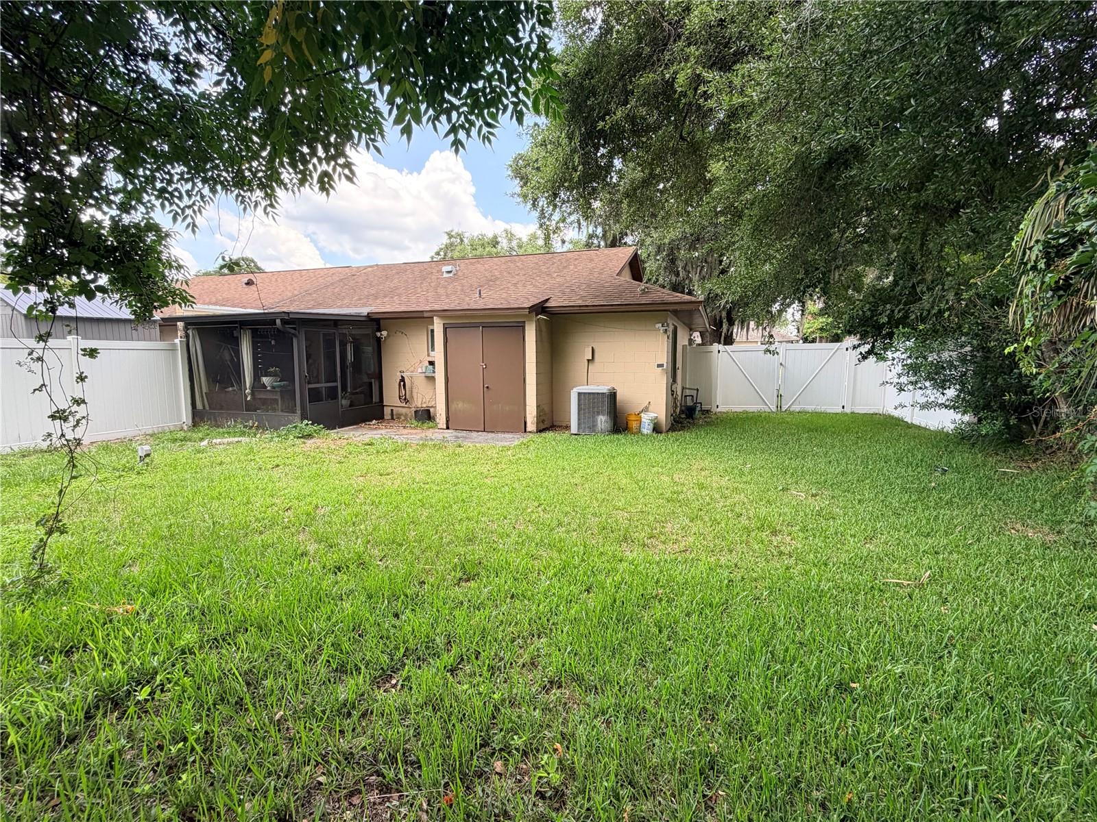 UNIVERSITY PLACE - Residential Lease