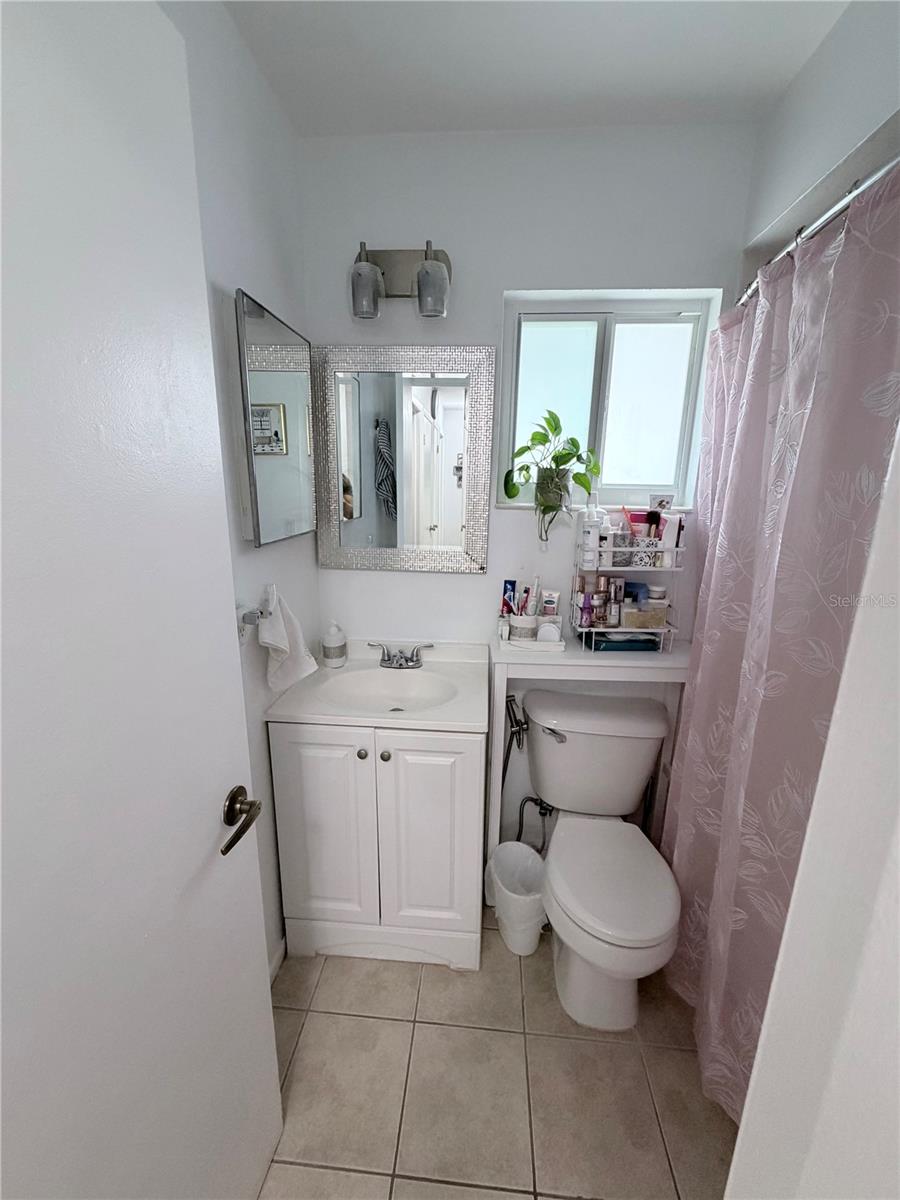 UNIVERSITY PLACE - Residential Lease