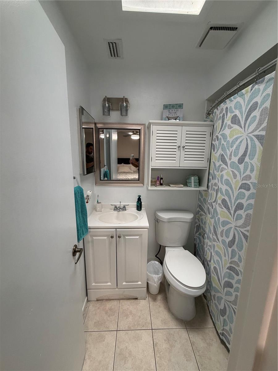 UNIVERSITY PLACE - Residential Lease