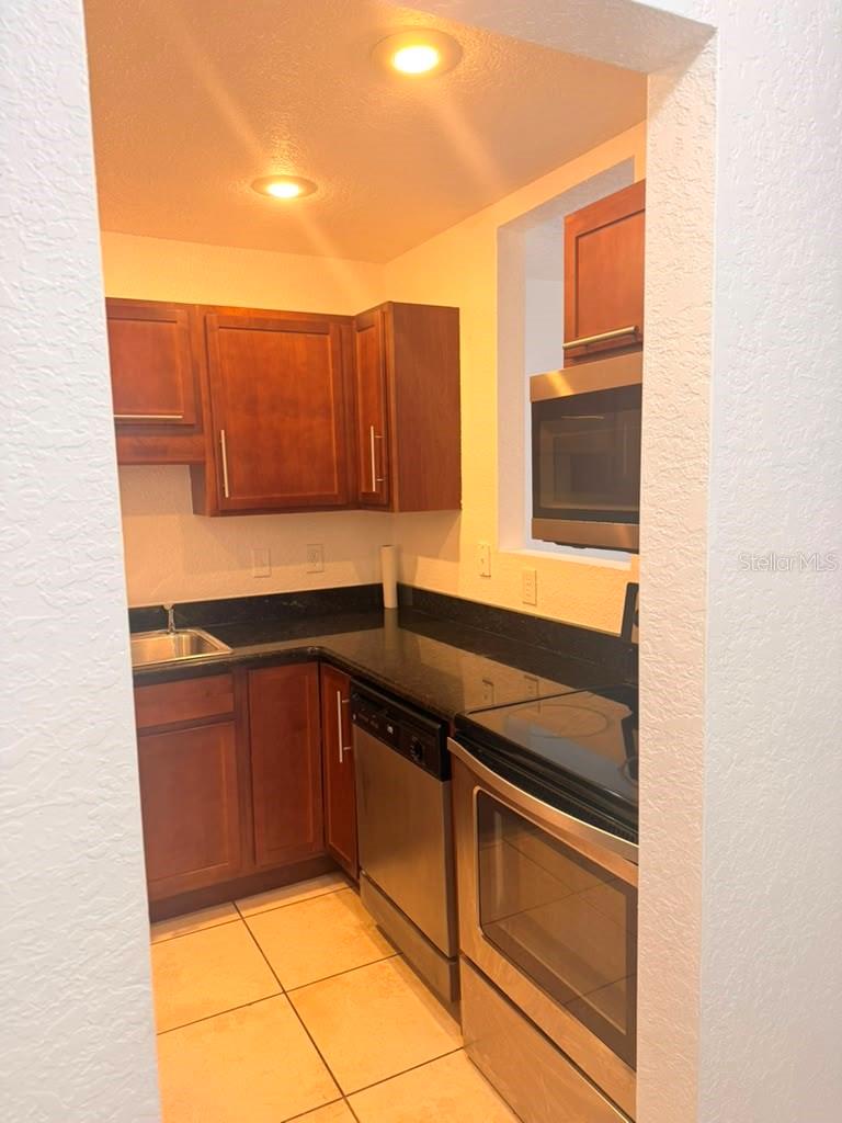METRO/MICHIGAN PARK CONDO - Residential Lease