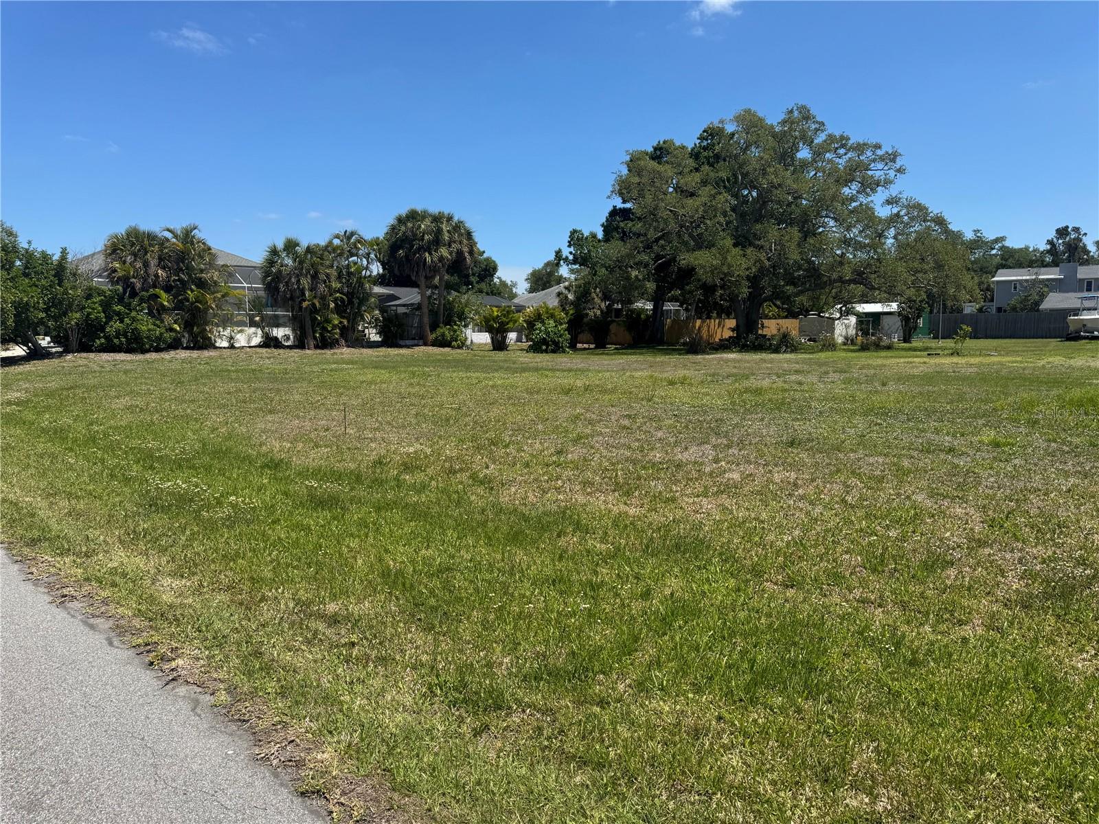 WATERFRONT ESTATES - Land