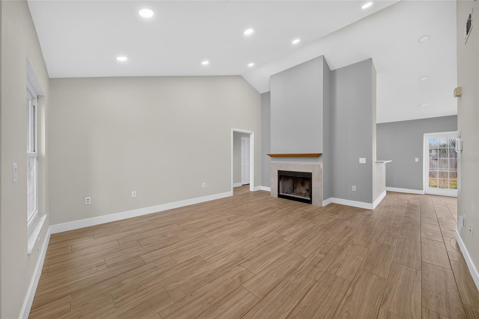 ARLINGTON PARK - Residential