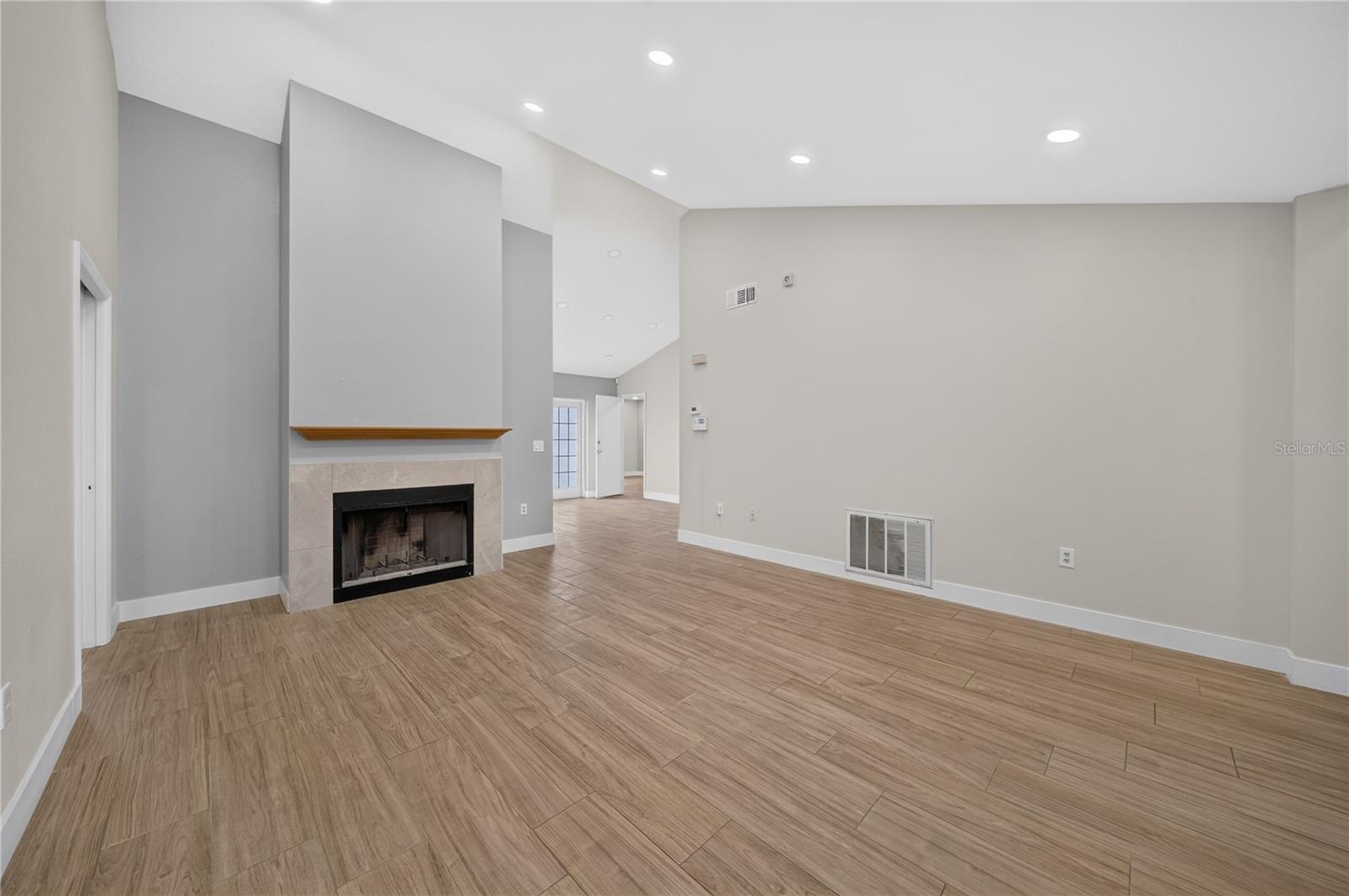 ARLINGTON PARK - Residential