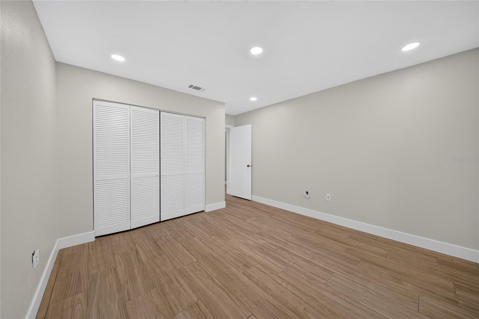 ARLINGTON PARK - Residential