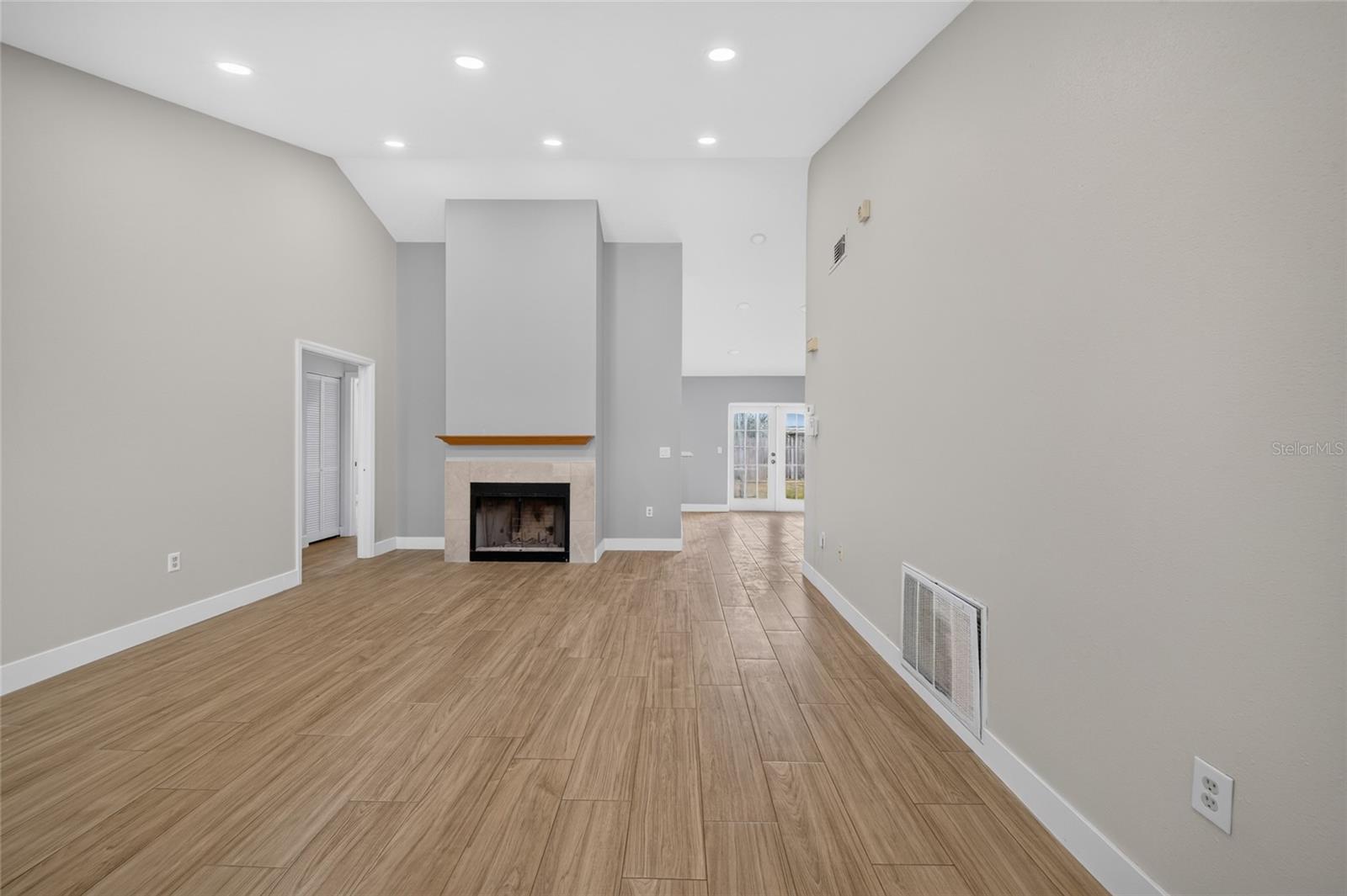 ARLINGTON PARK - Residential