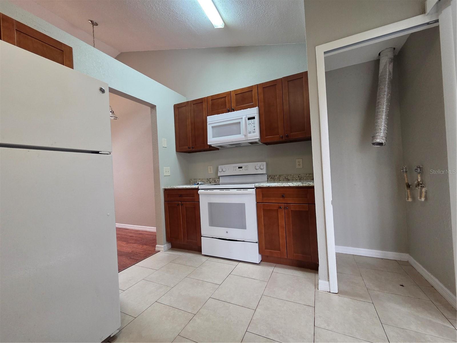 TOWNHOMES WINTER GARDEN - Residential
