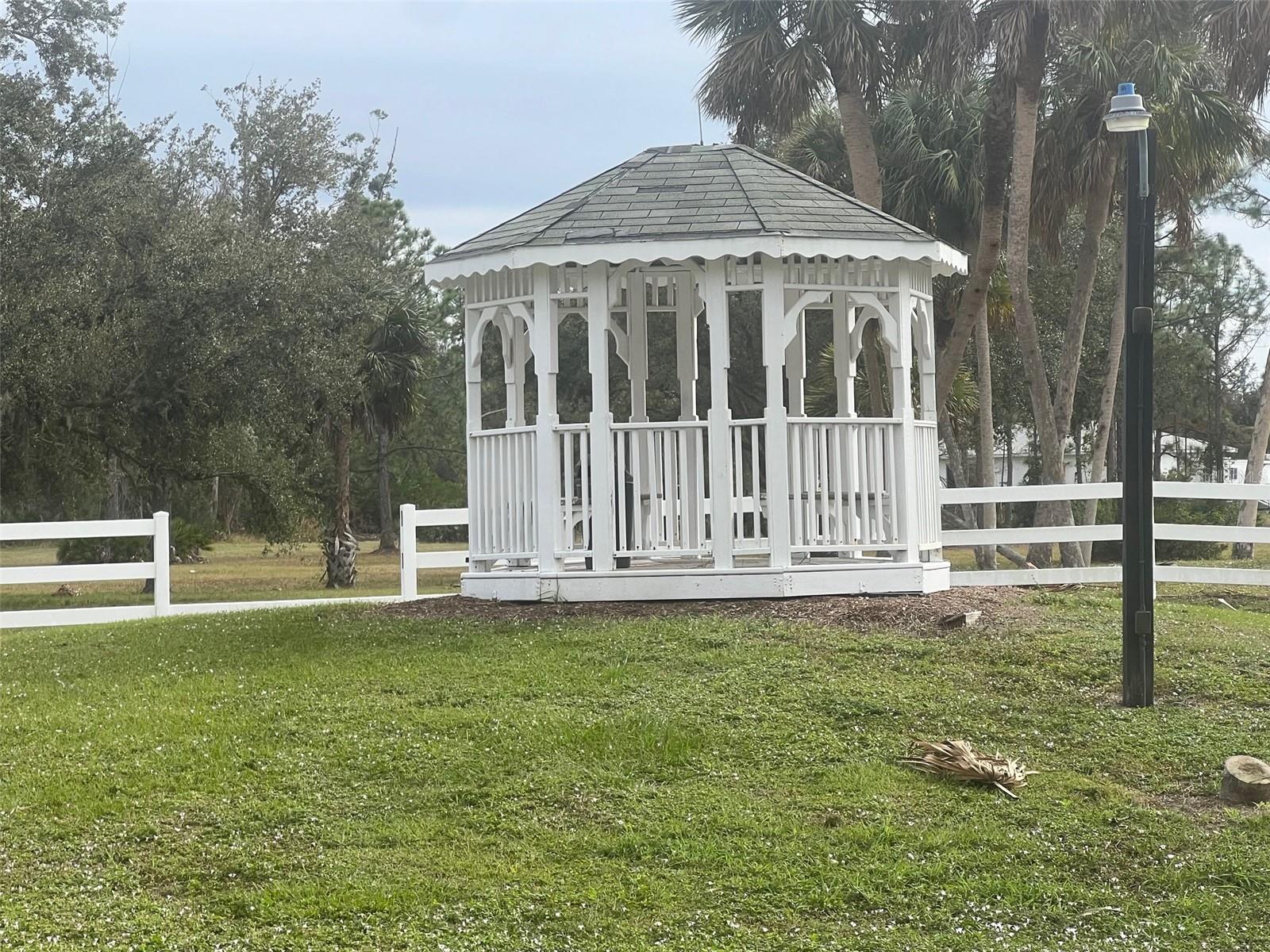 PRAIRIE CREEK PARK - Land