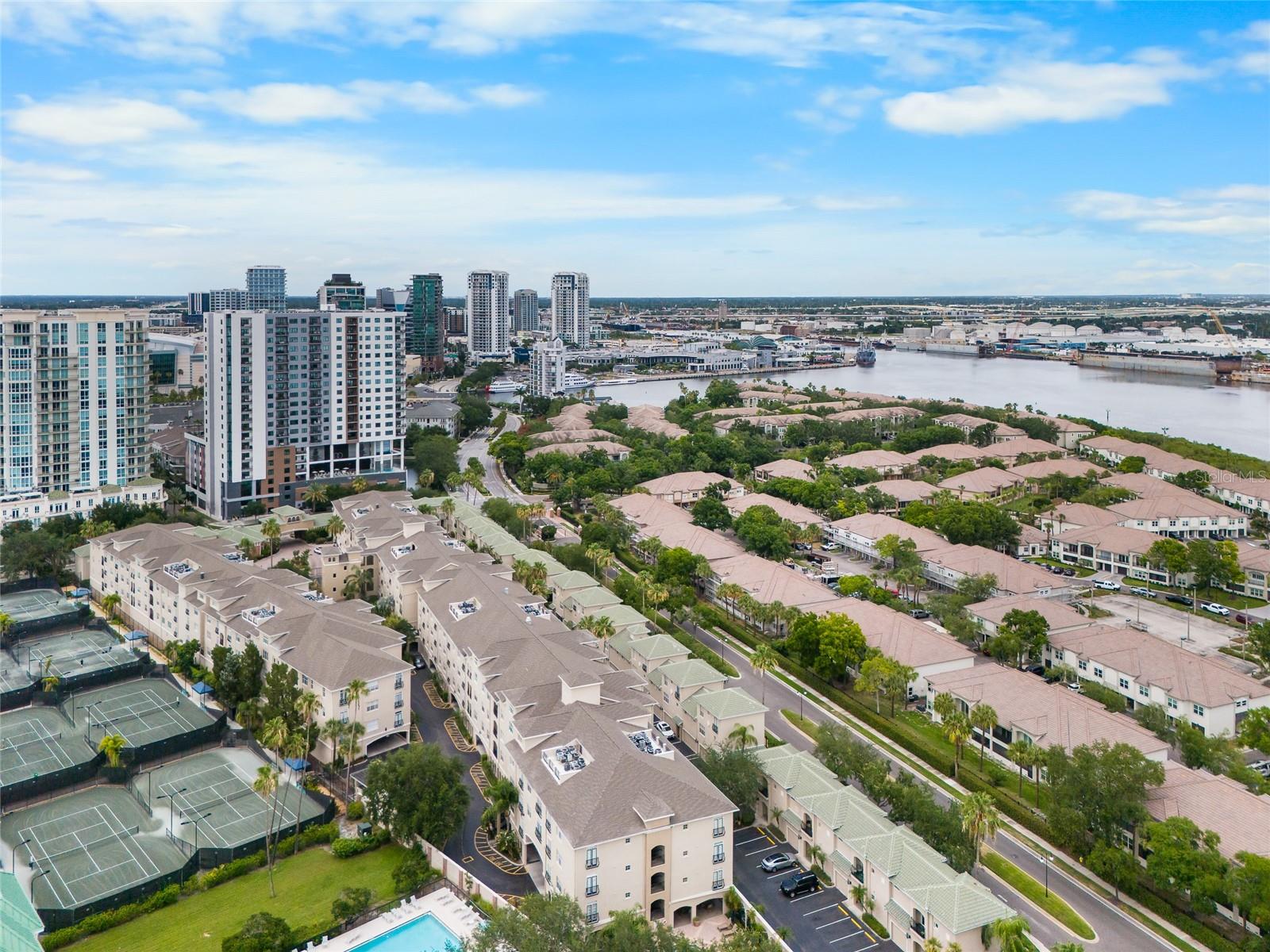 HARBOUR PLACE CITY HOMES A CON - Residential