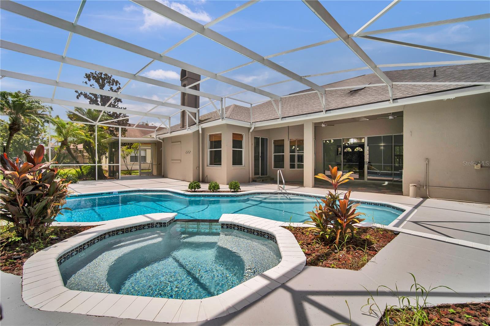UNIVERSITY ESTATES - Residential