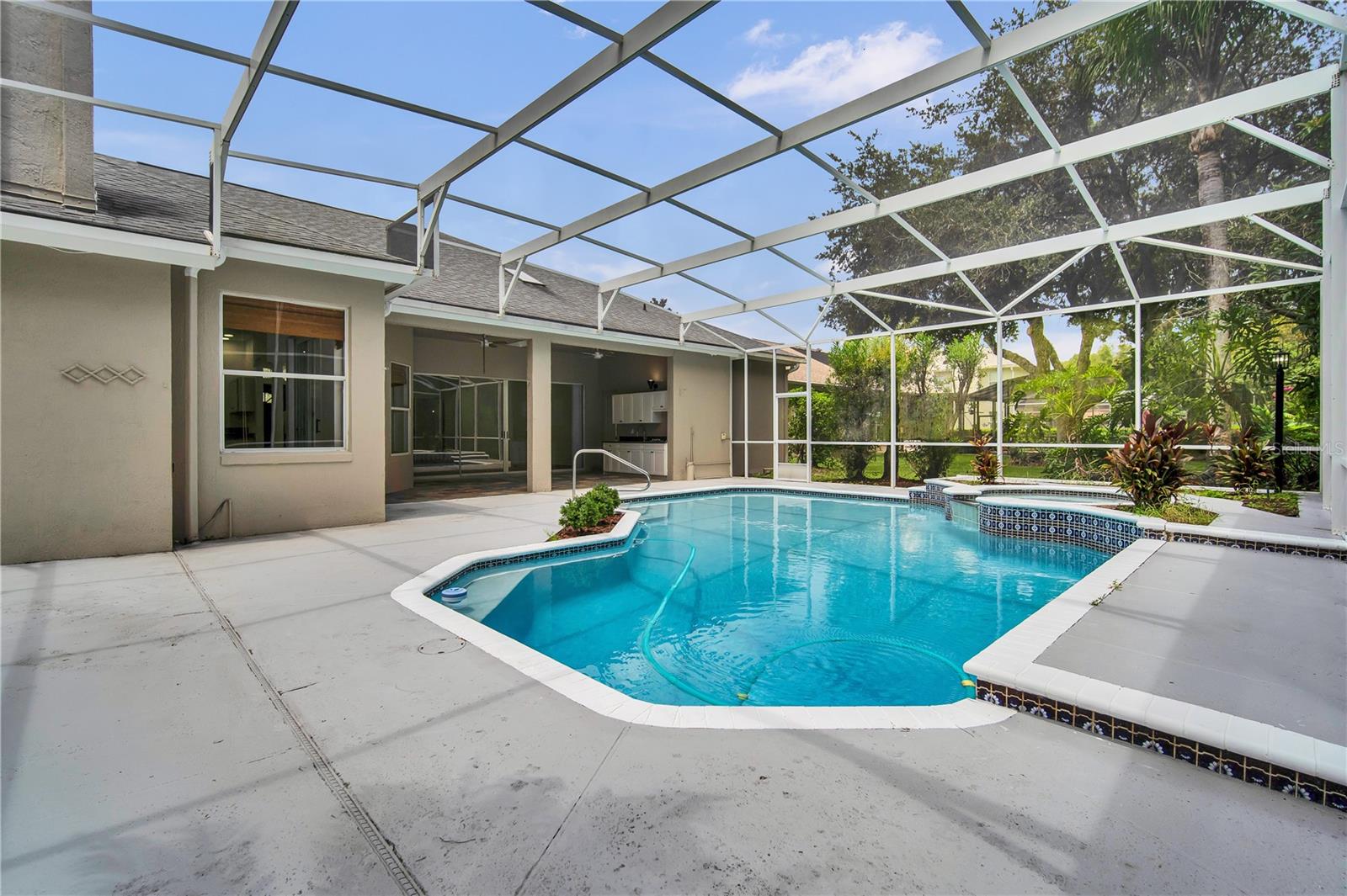UNIVERSITY ESTATES - Residential