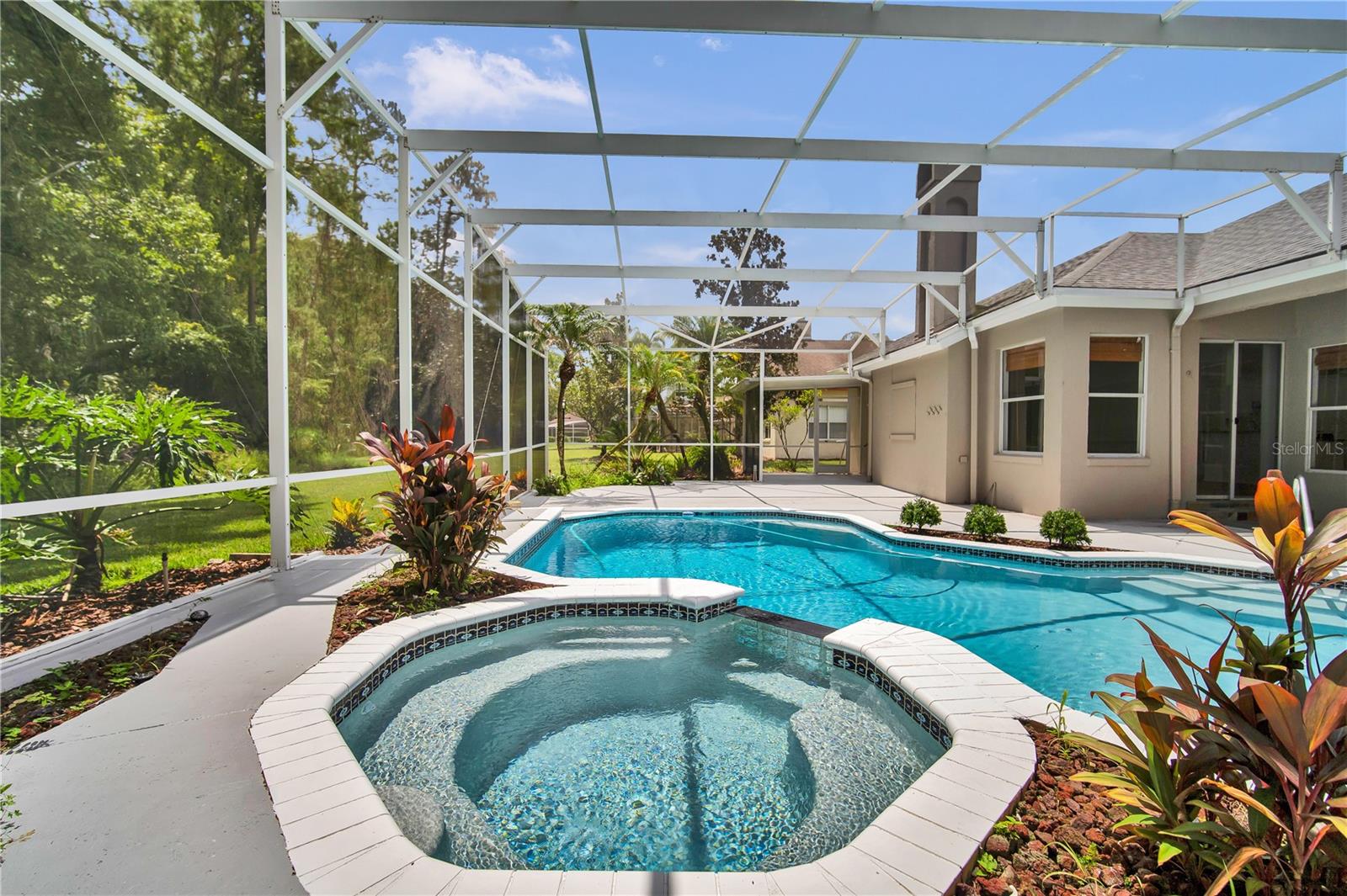 UNIVERSITY ESTATES - Residential