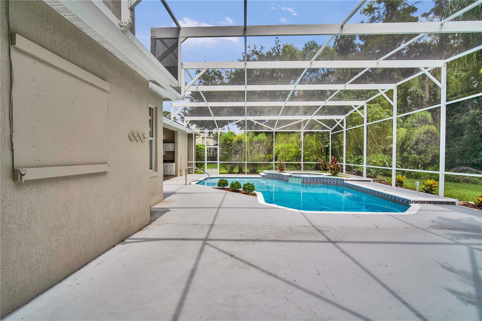 UNIVERSITY ESTATES - Residential