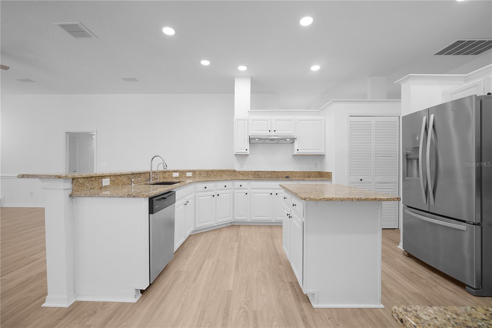 UNIVERSITY ESTATES - Residential