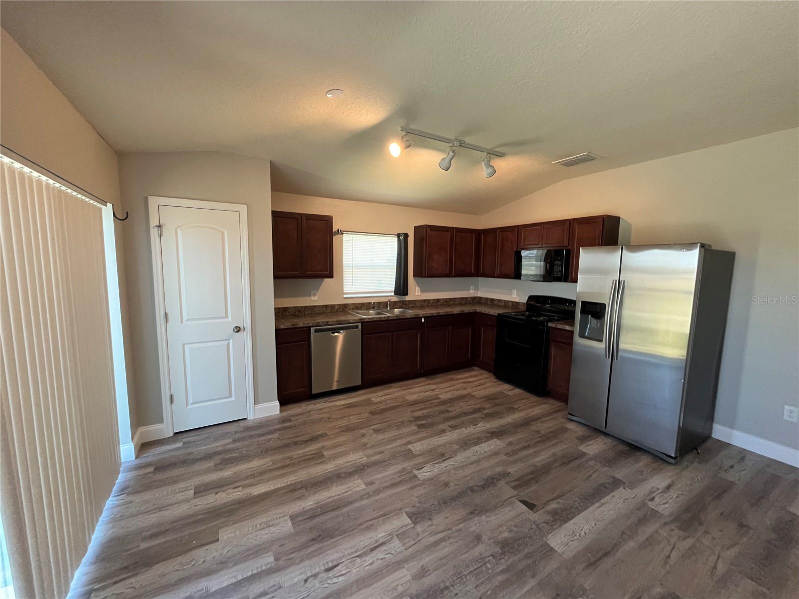 SAND RIDGE - Residential Lease