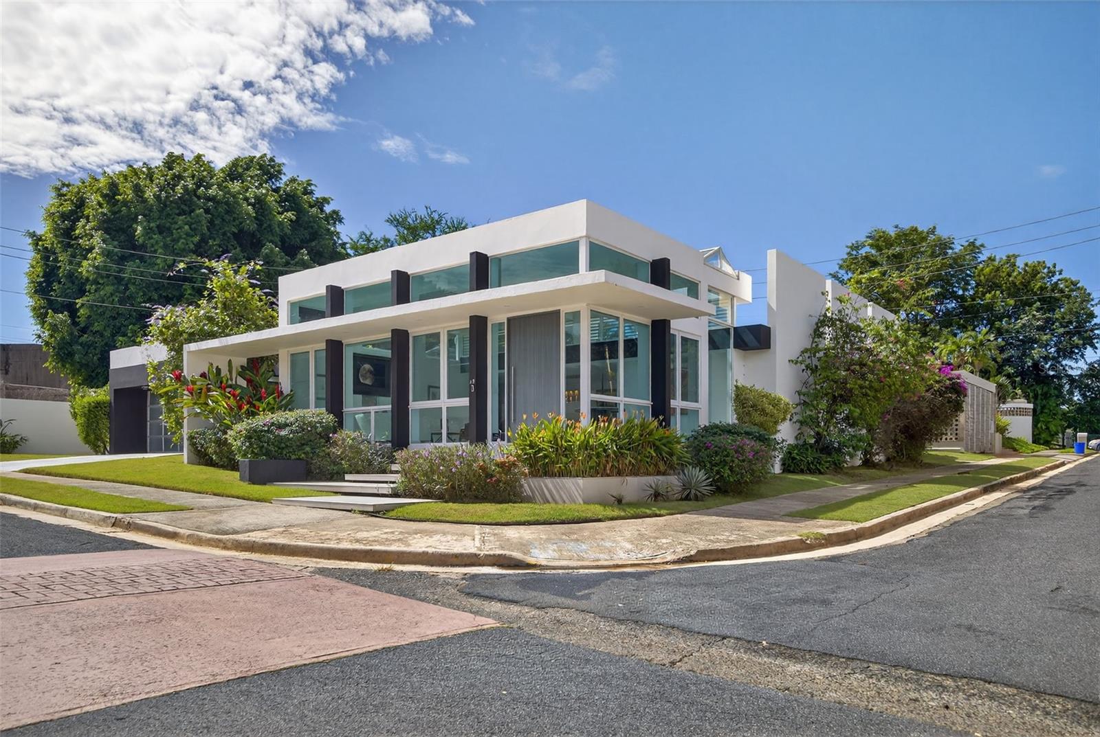 GARDEN HILLS SUR - Residential