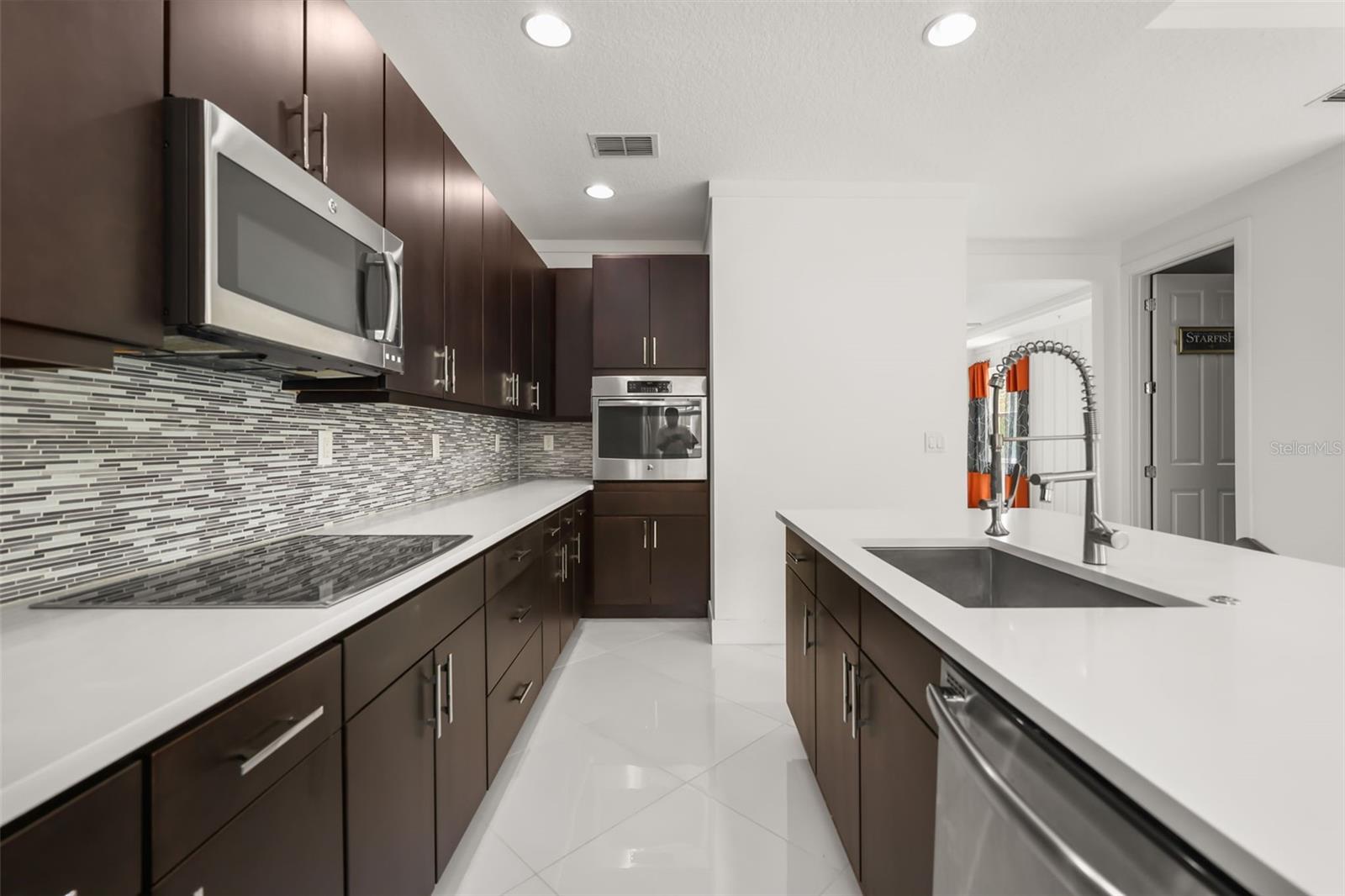 GRANDE OAKS AT HEATHROW - Residential