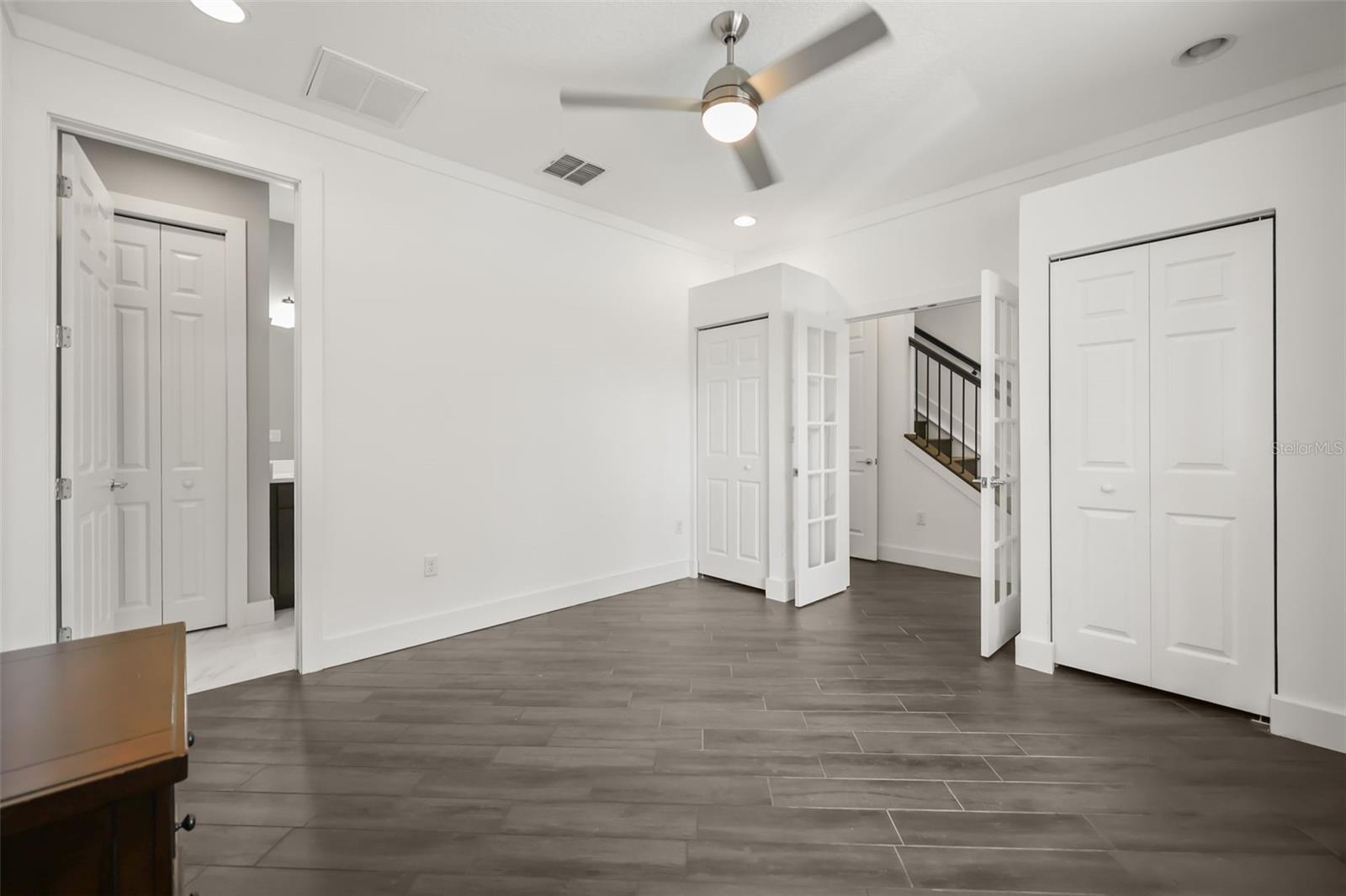 GRANDE OAKS AT HEATHROW - Residential