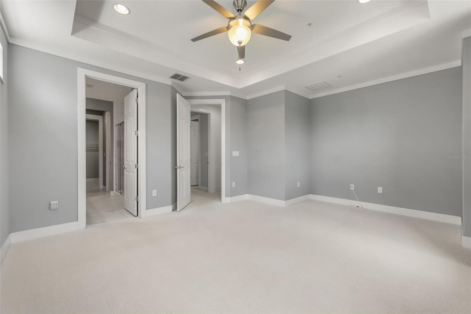GRANDE OAKS AT HEATHROW - Residential
