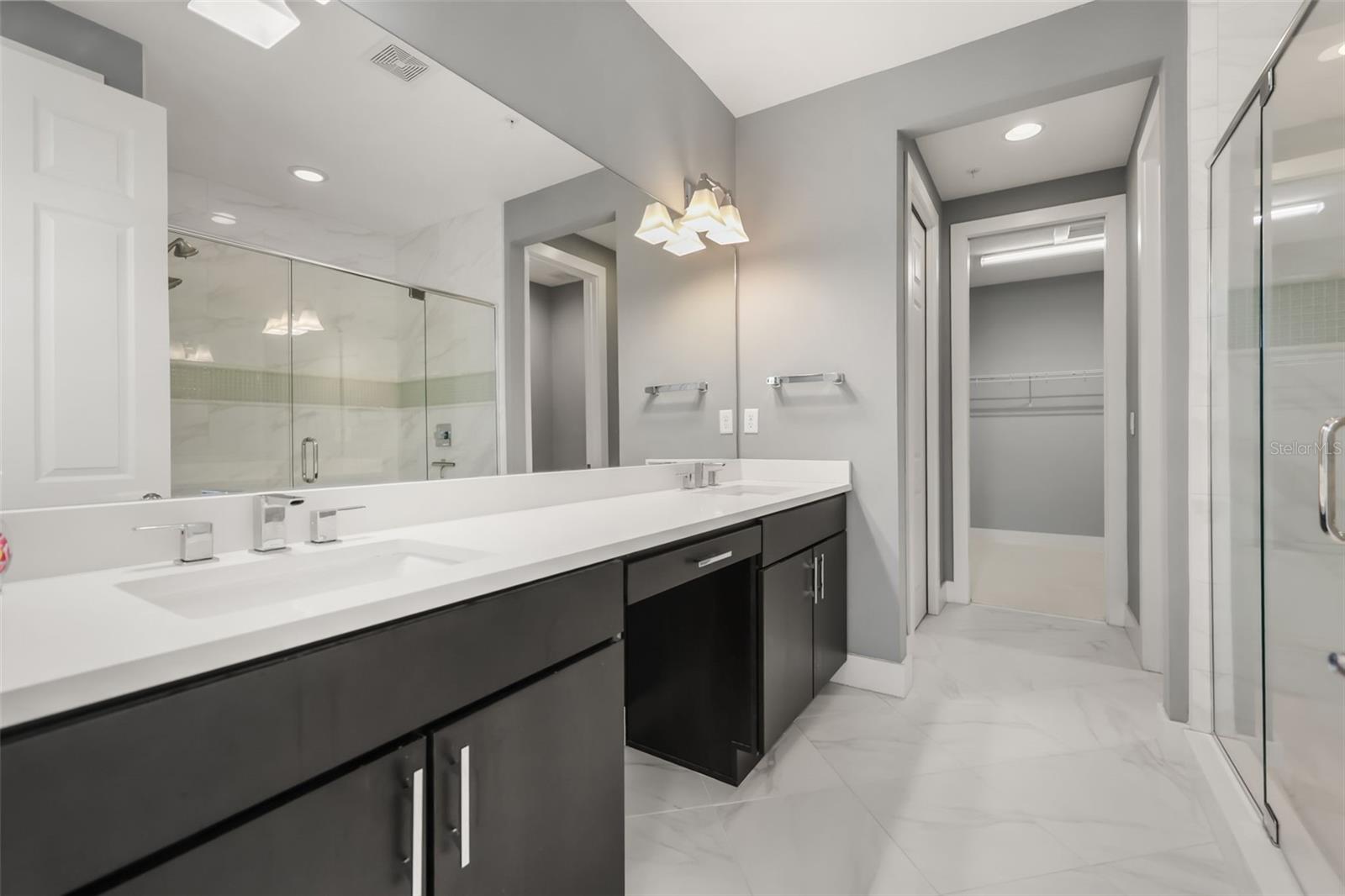 GRANDE OAKS AT HEATHROW - Residential