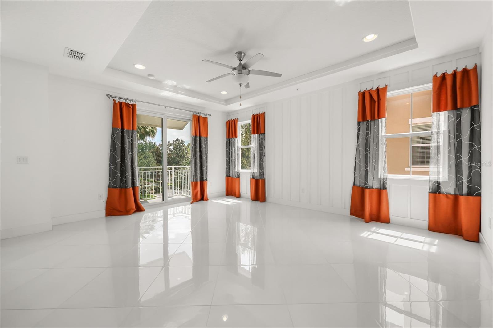 GRANDE OAKS AT HEATHROW - Residential