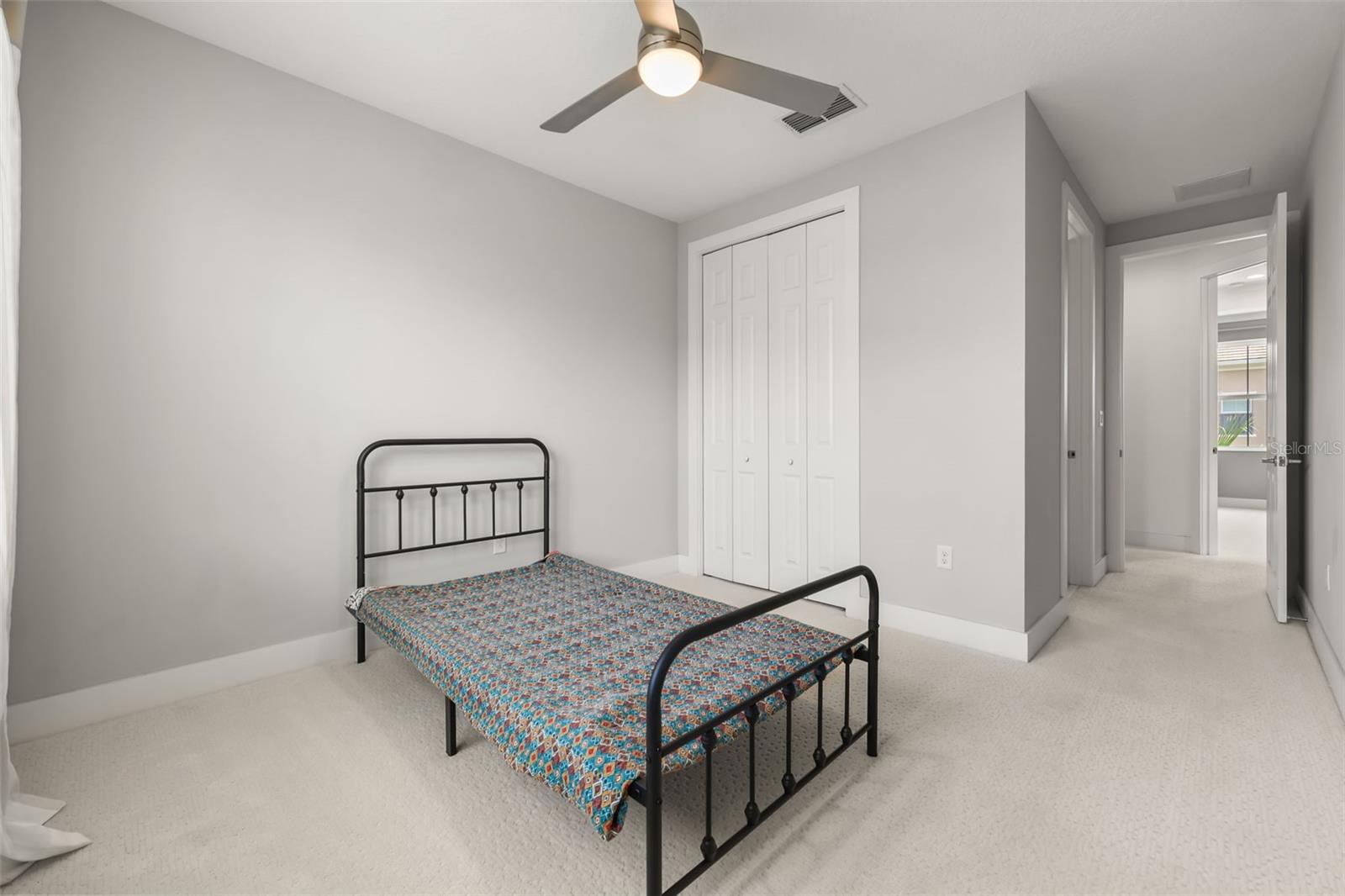 GRANDE OAKS AT HEATHROW - Residential