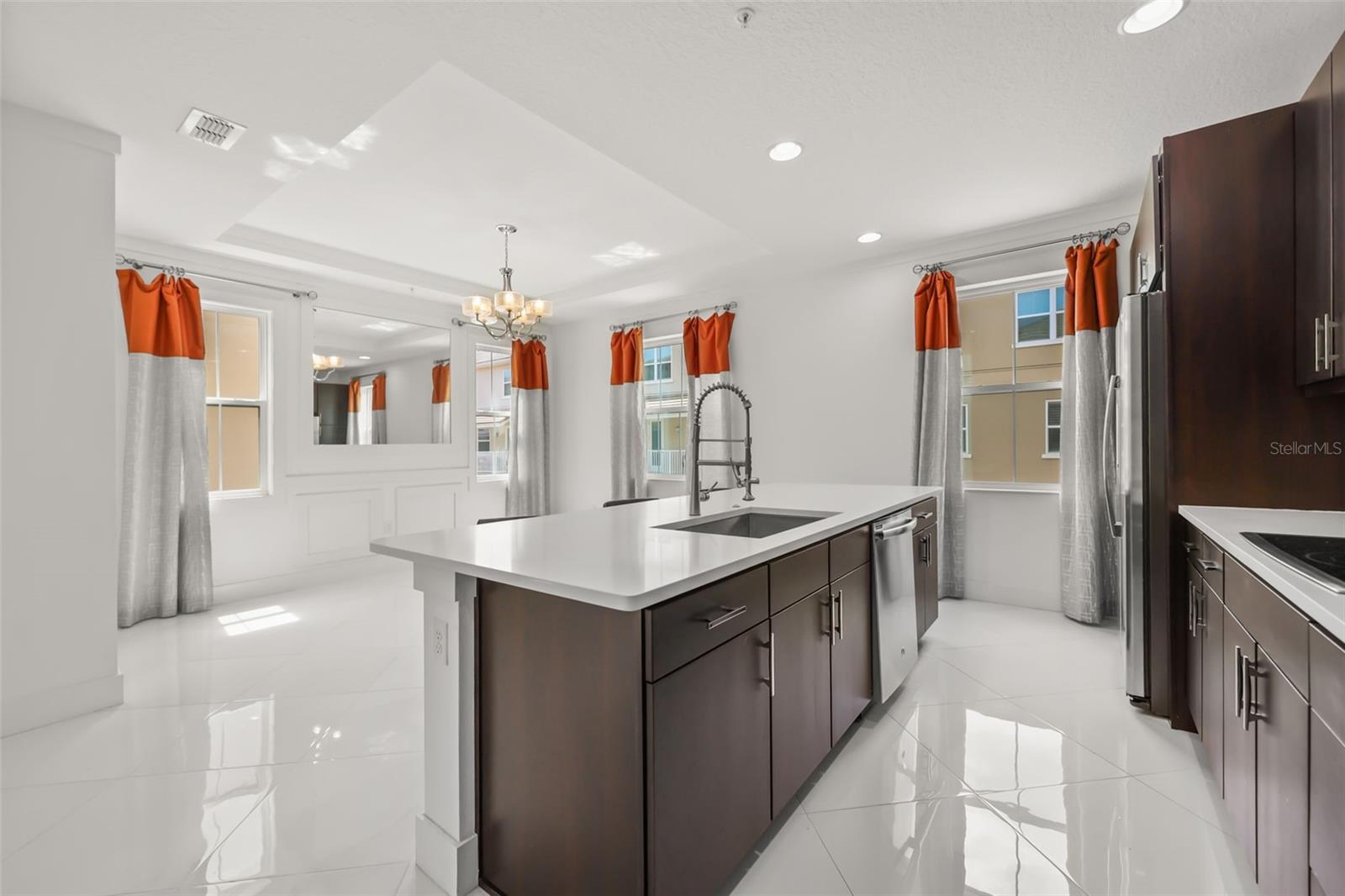 GRANDE OAKS AT HEATHROW - Residential