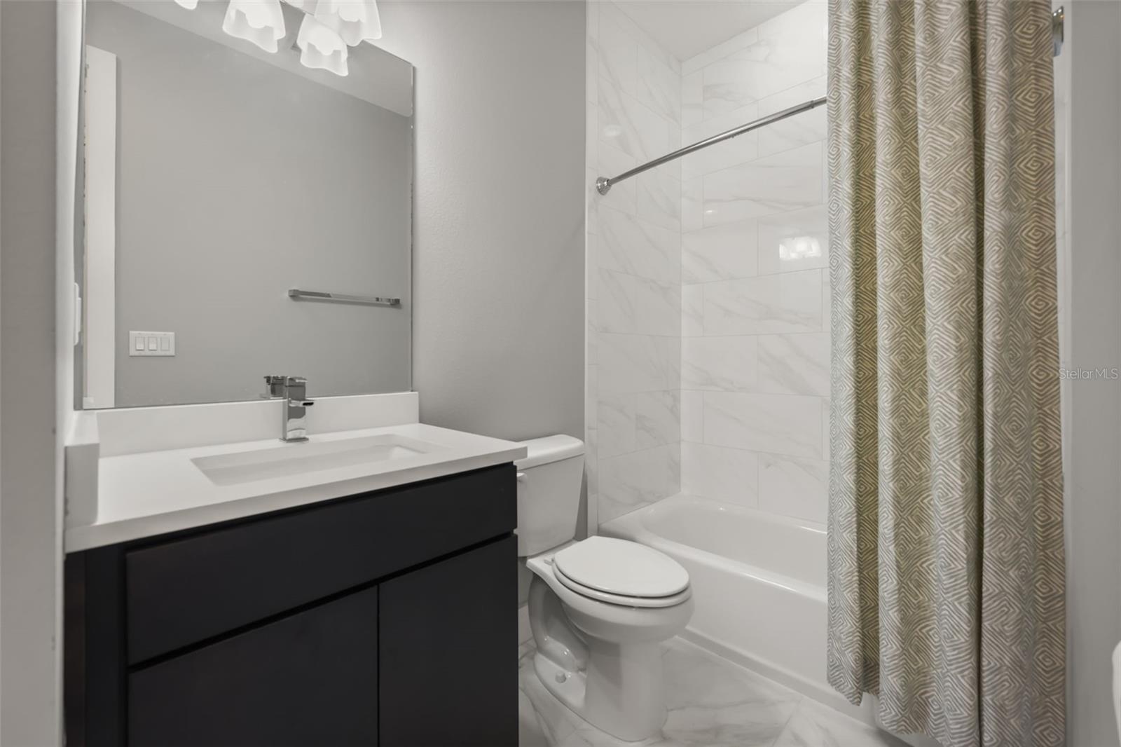 GRANDE OAKS AT HEATHROW - Residential