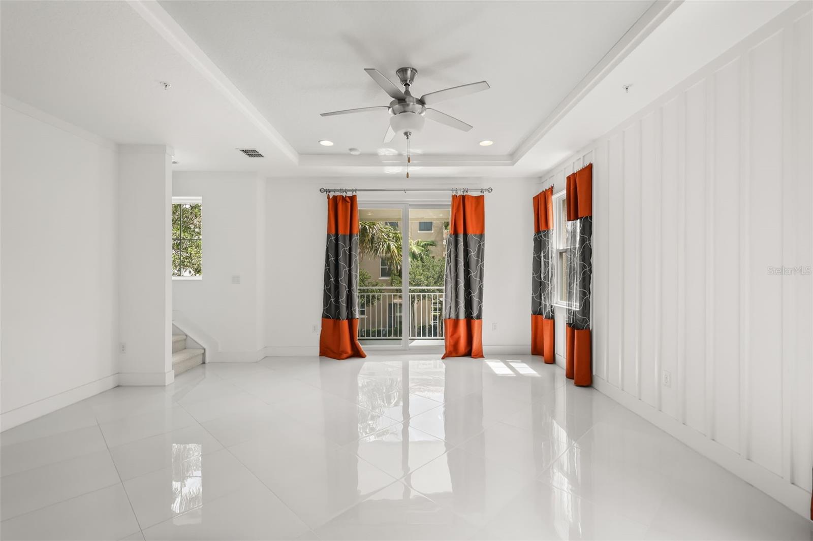 GRANDE OAKS AT HEATHROW - Residential