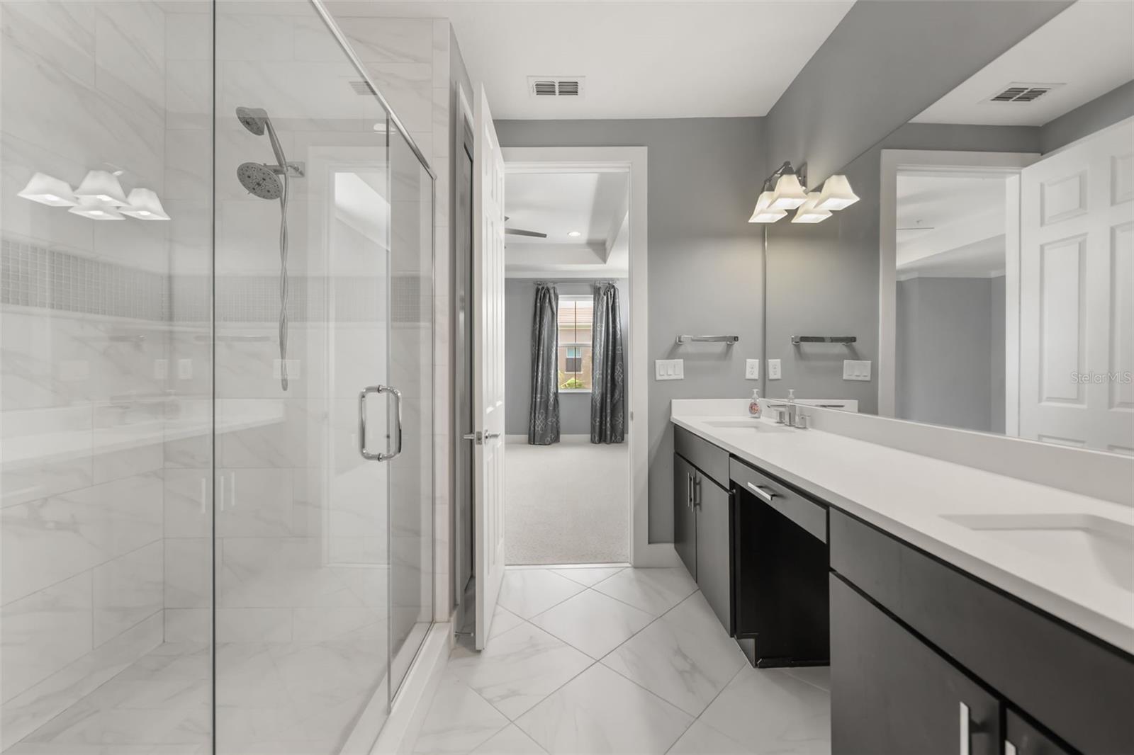 GRANDE OAKS AT HEATHROW - Residential