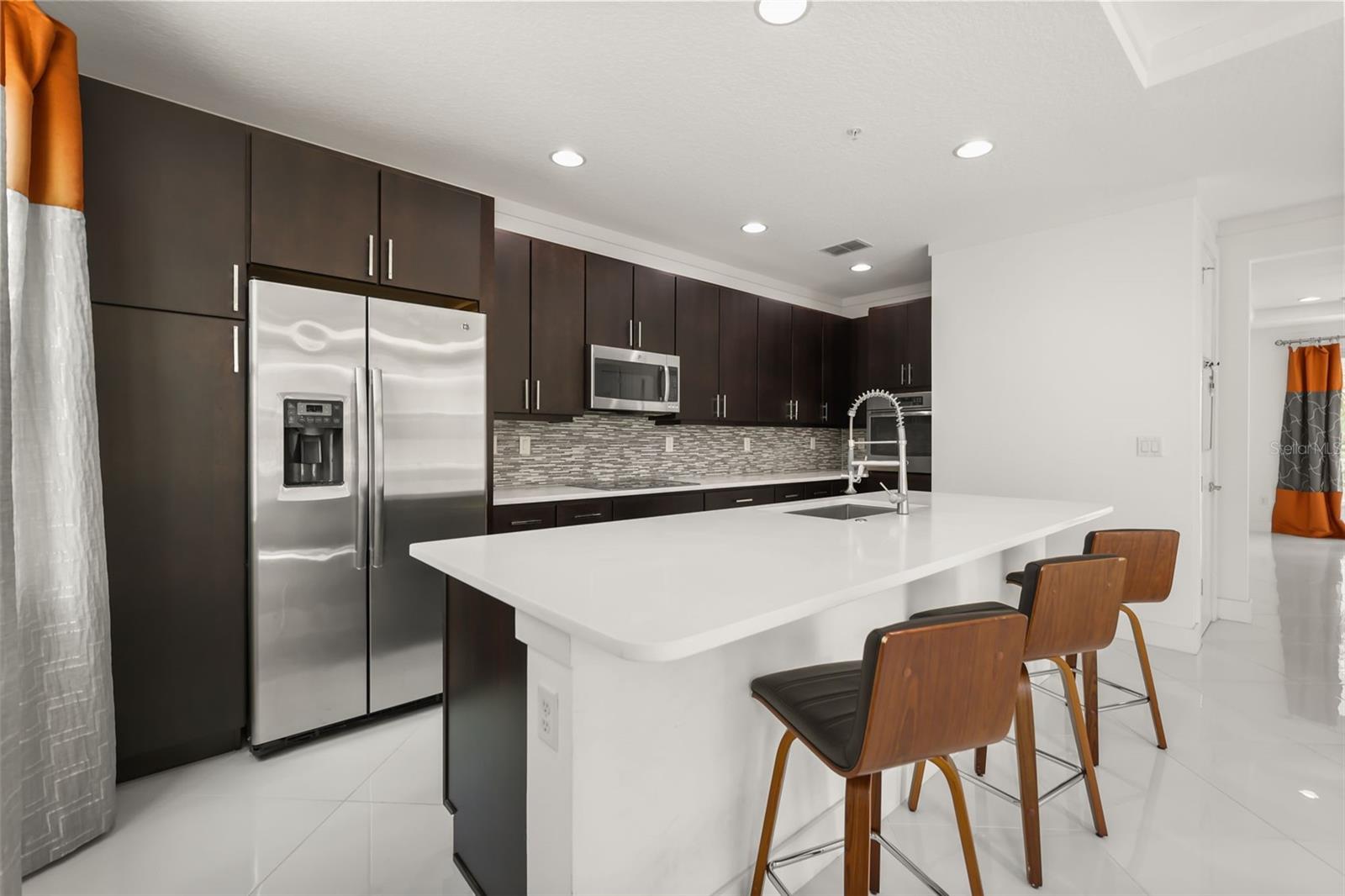 GRANDE OAKS AT HEATHROW - Residential