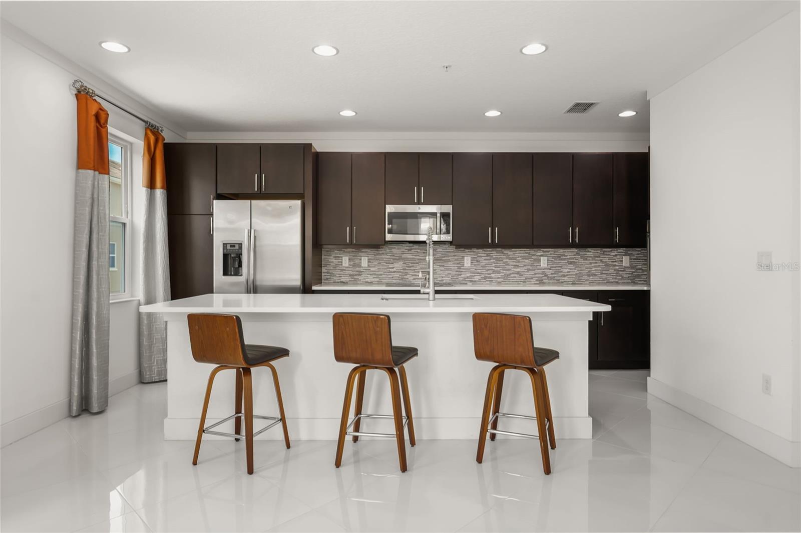 GRANDE OAKS AT HEATHROW - Residential