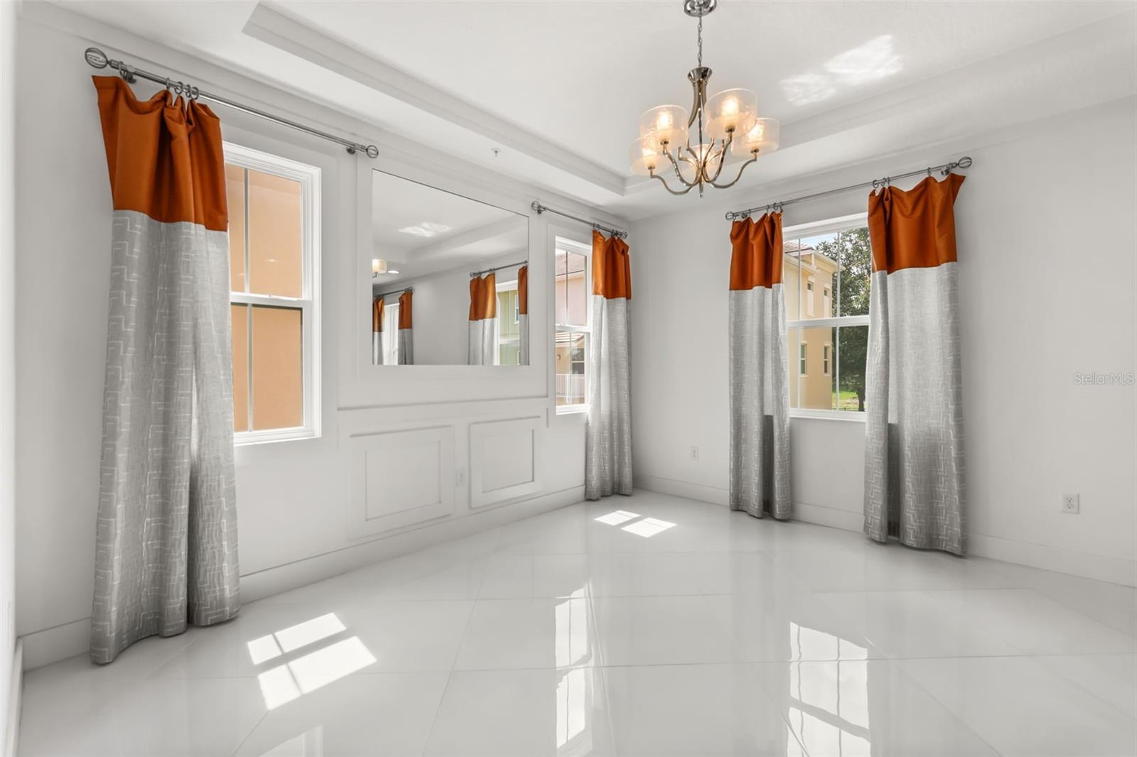 GRANDE OAKS AT HEATHROW - Residential