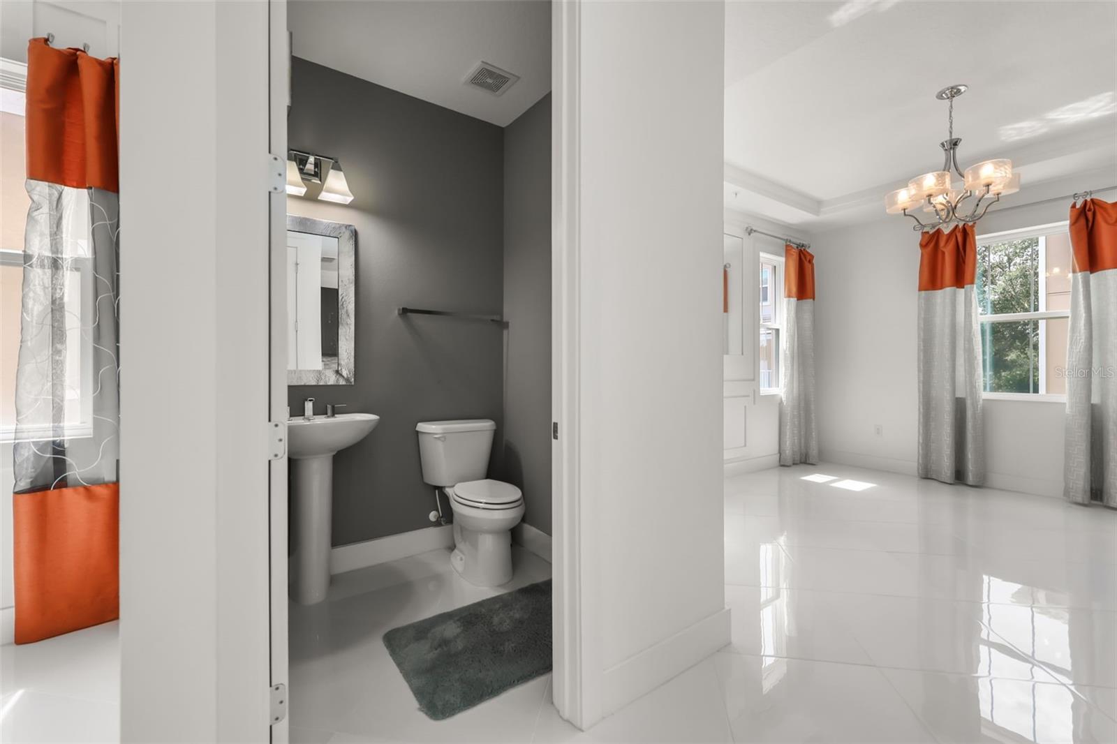 GRANDE OAKS AT HEATHROW - Residential