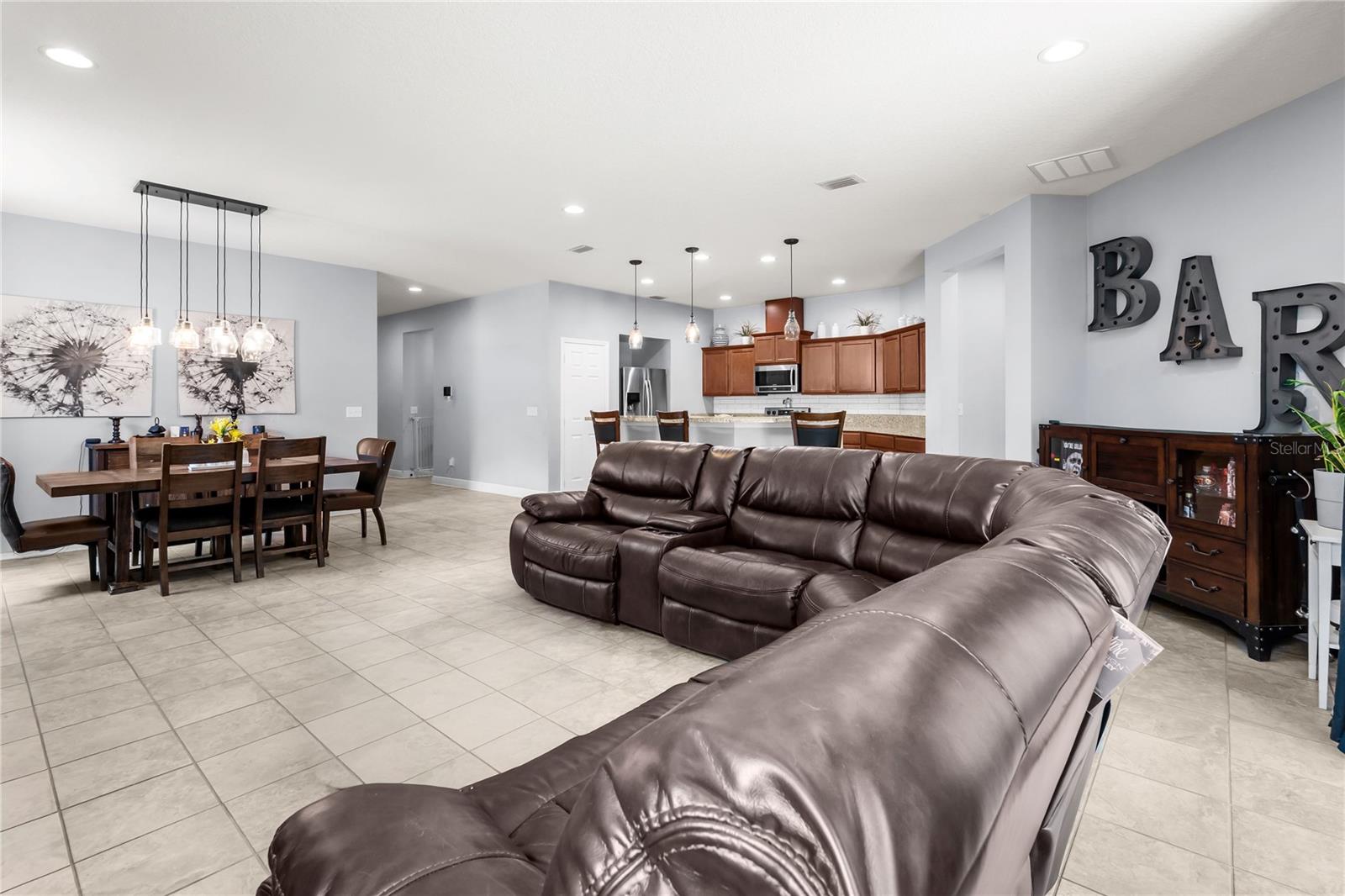 ALEXANDRIA POINTE - Residential