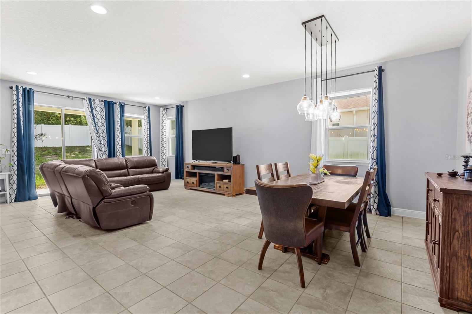 ALEXANDRIA POINTE - Residential