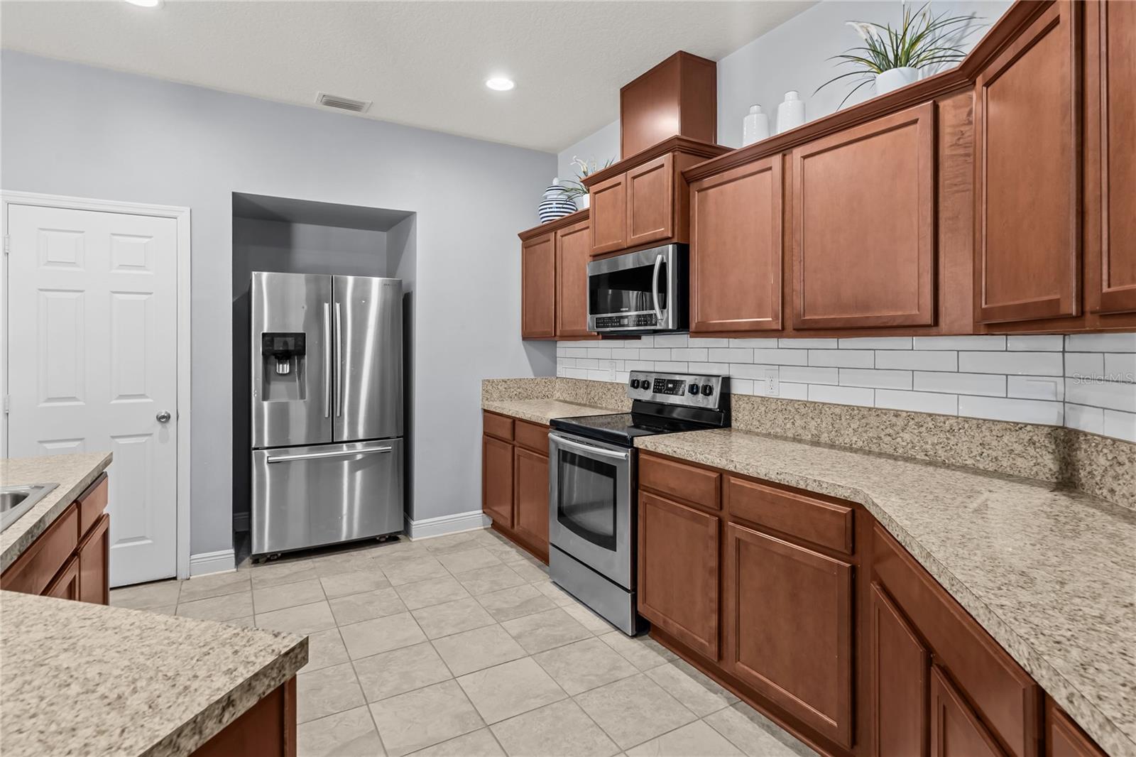 ALEXANDRIA POINTE - Residential
