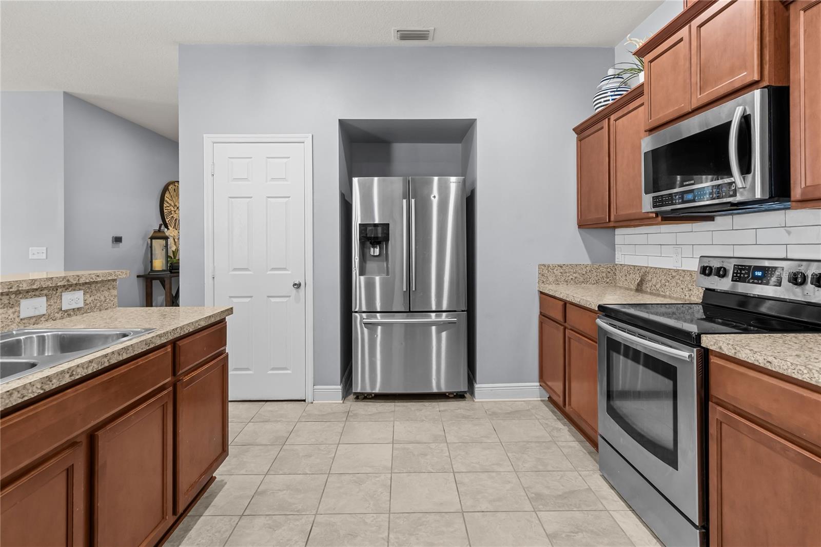 ALEXANDRIA POINTE - Residential