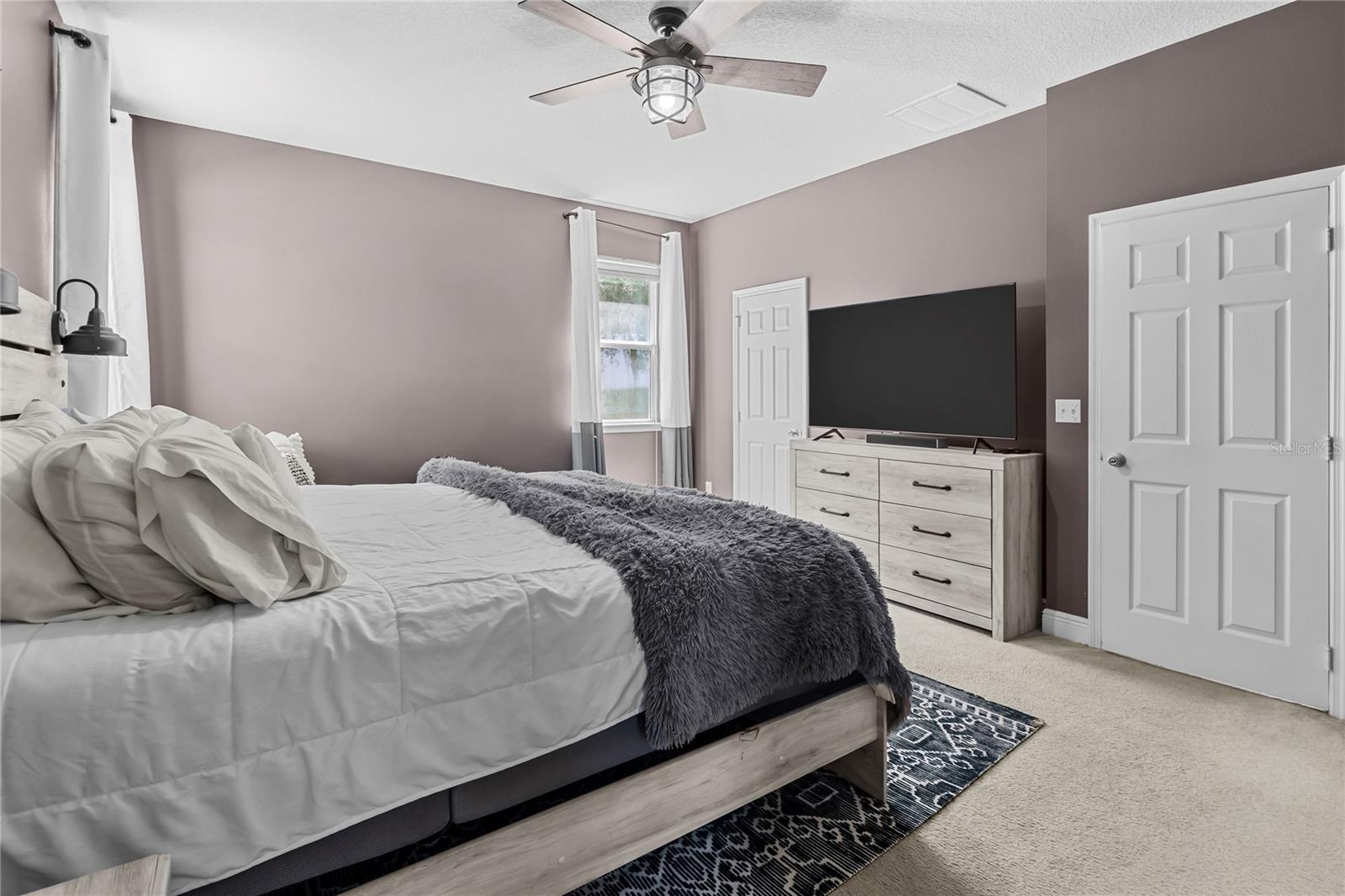 ALEXANDRIA POINTE - Residential