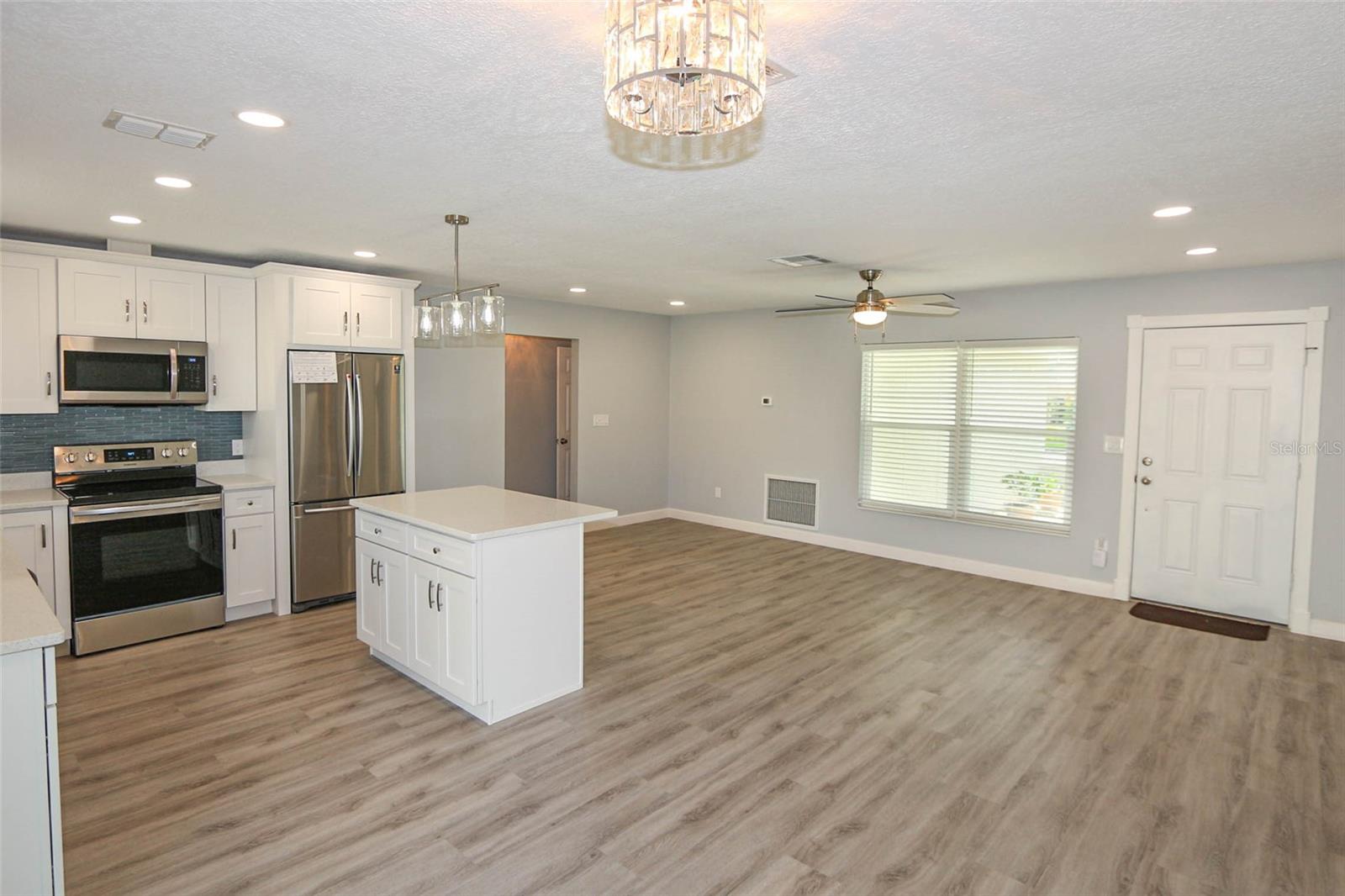 RAVENWOOD MANOR - Residential Lease