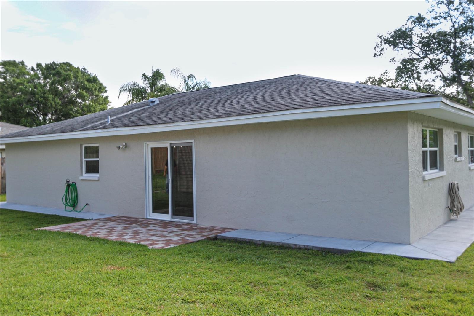 RAVENWOOD MANOR - Residential Lease