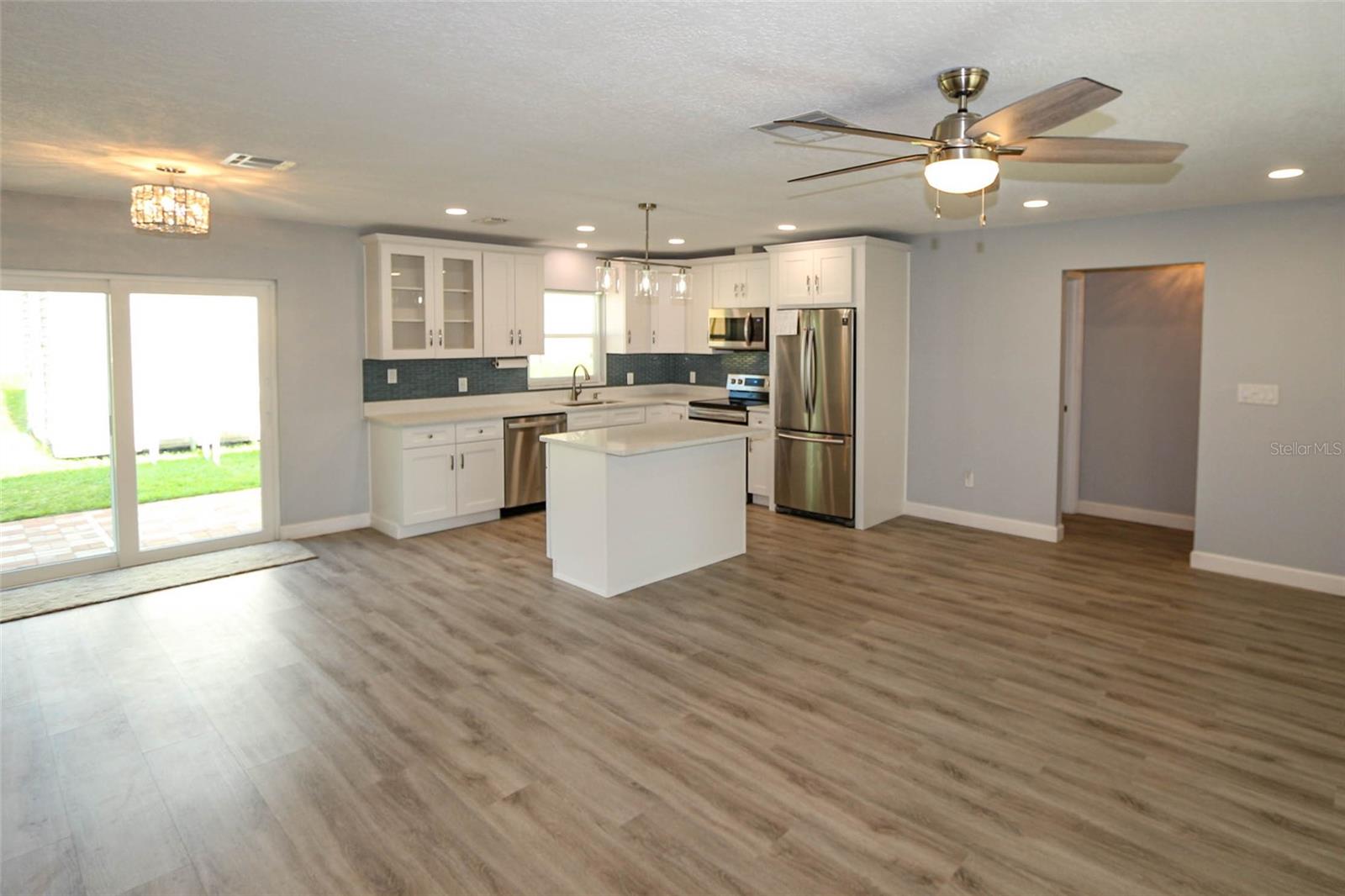 RAVENWOOD MANOR - Residential Lease