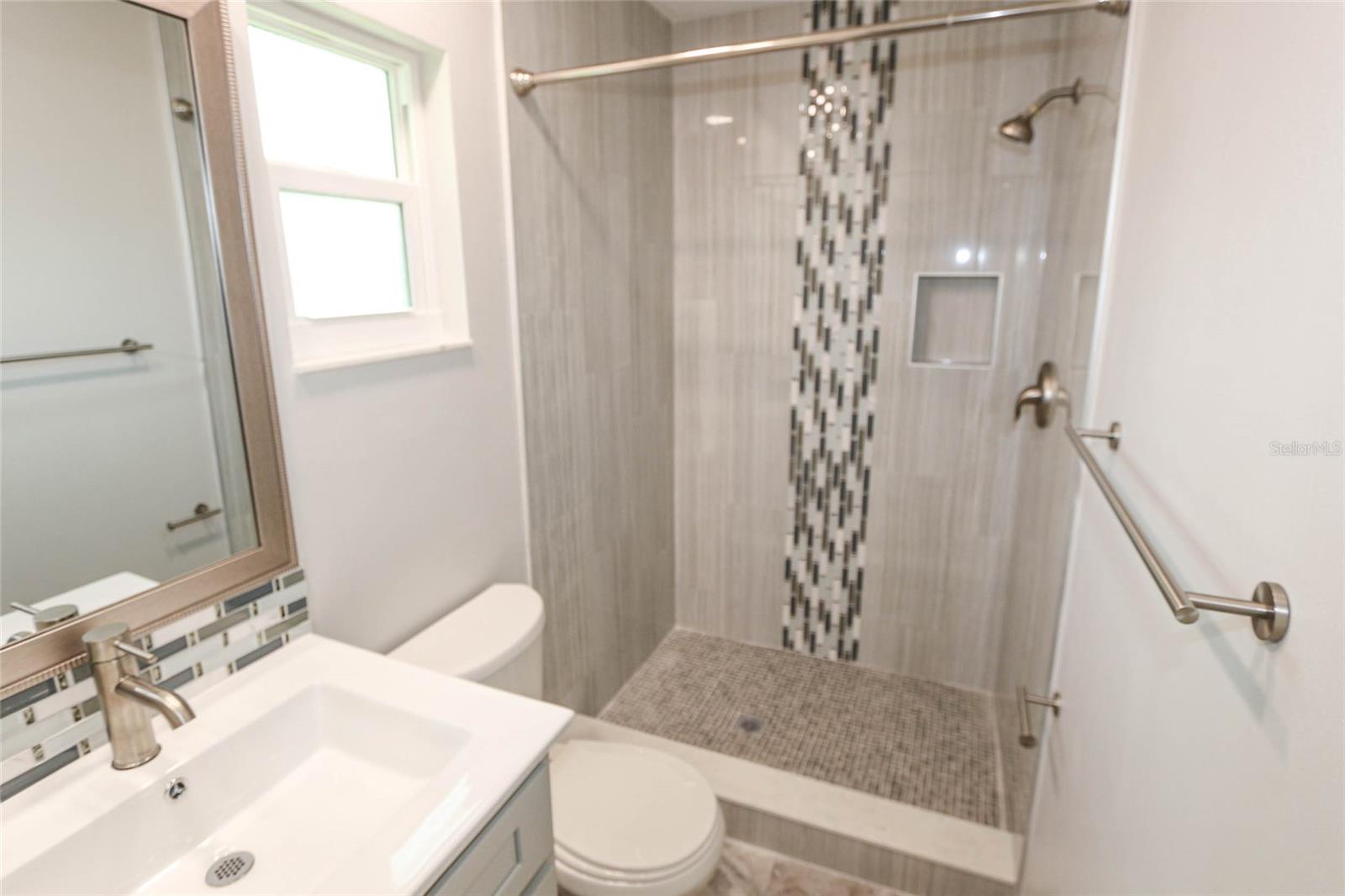 RAVENWOOD MANOR - Residential Lease