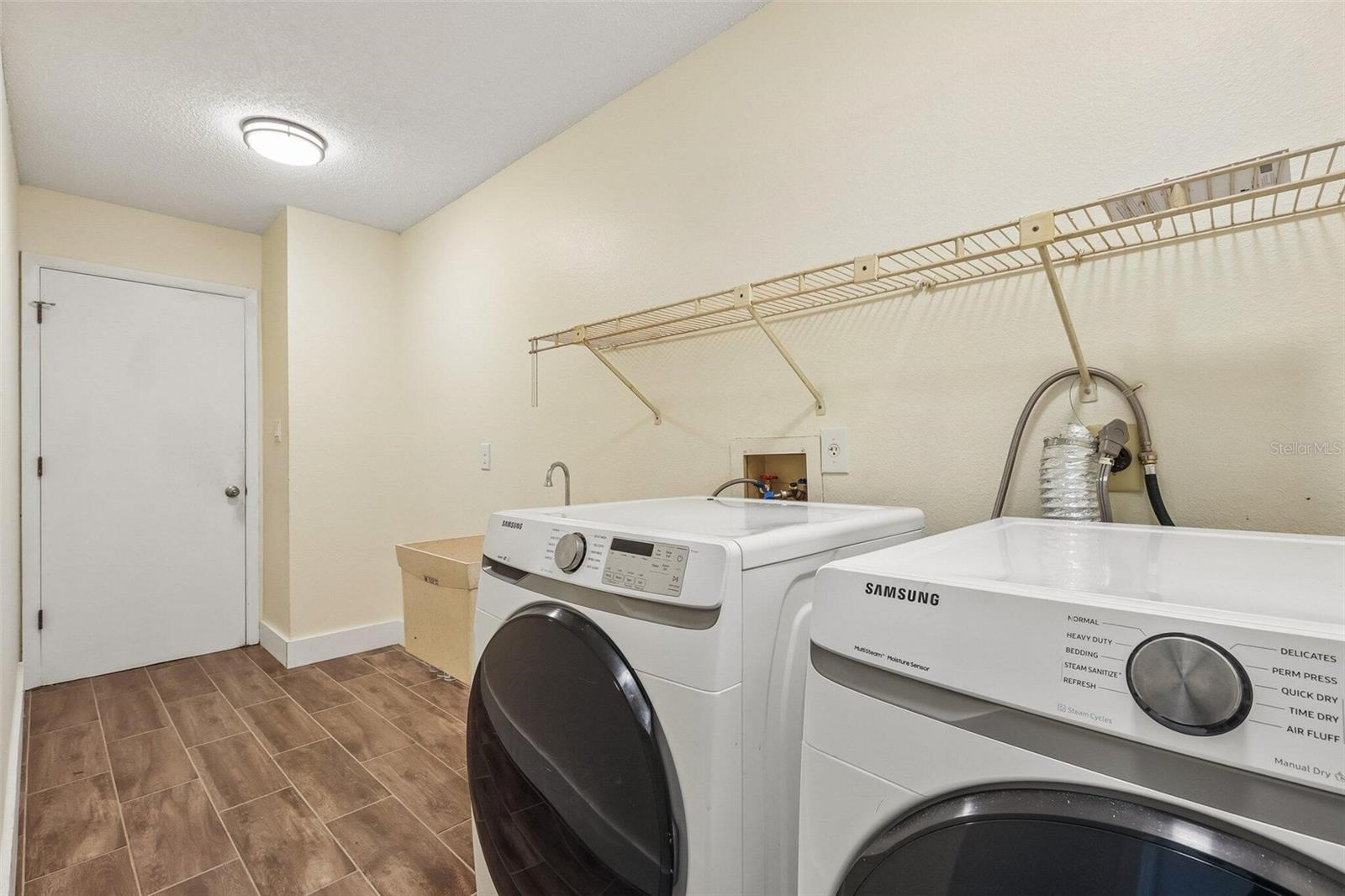 WALDEN LAKE FAIRWAY VILLAS UNI - Residential