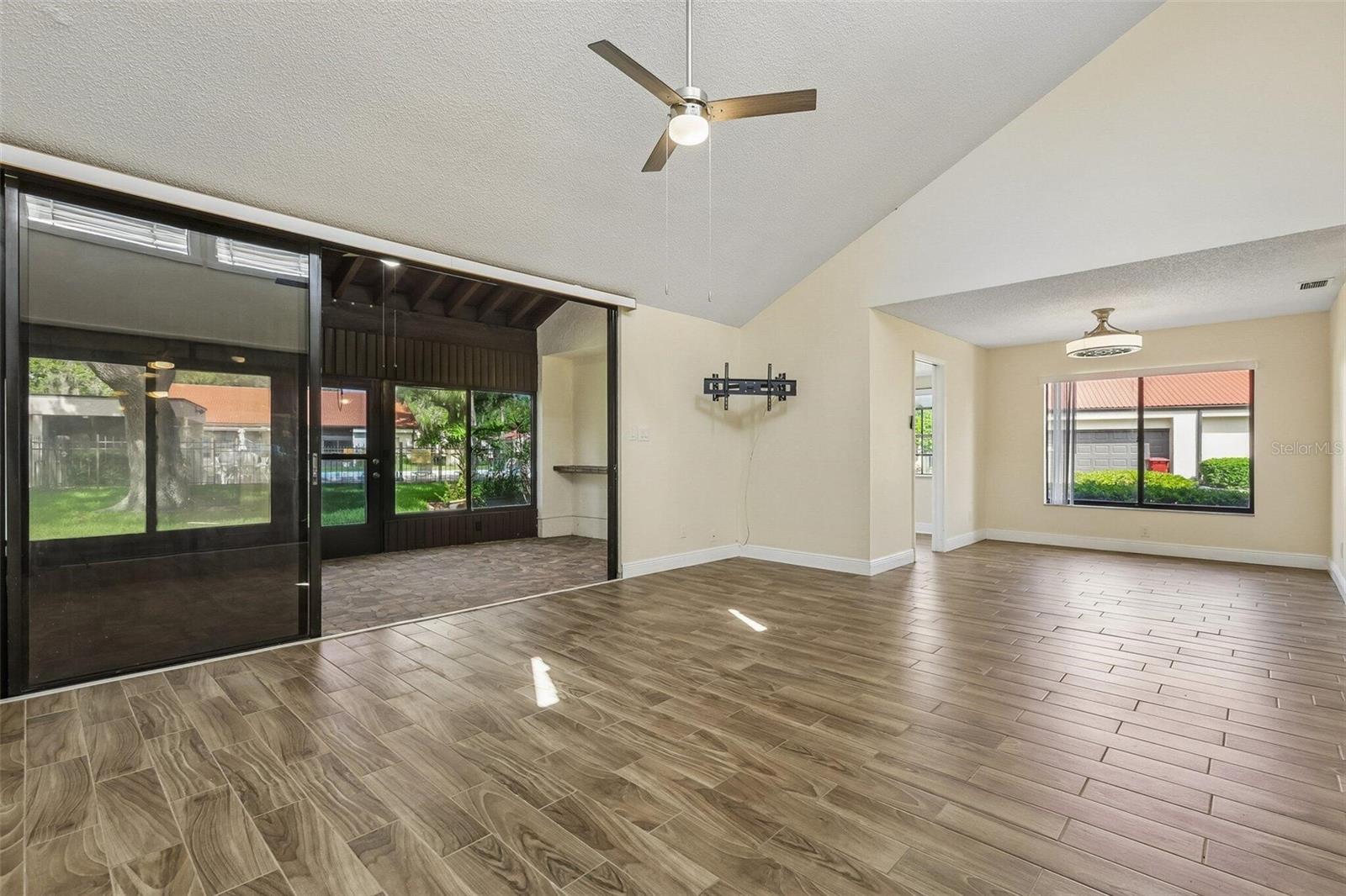 WALDEN LAKE FAIRWAY VILLAS UNI - Residential
